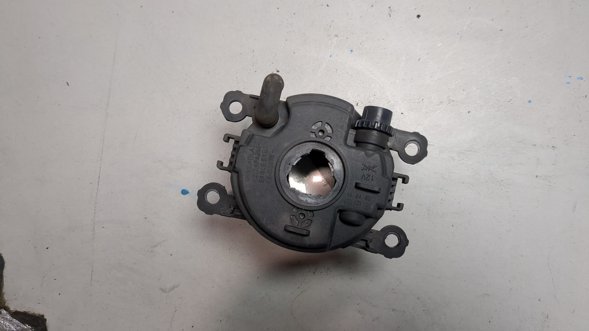 Фара противотуманная левая