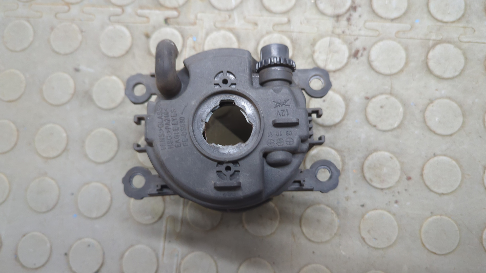 Фара противотуманная левая