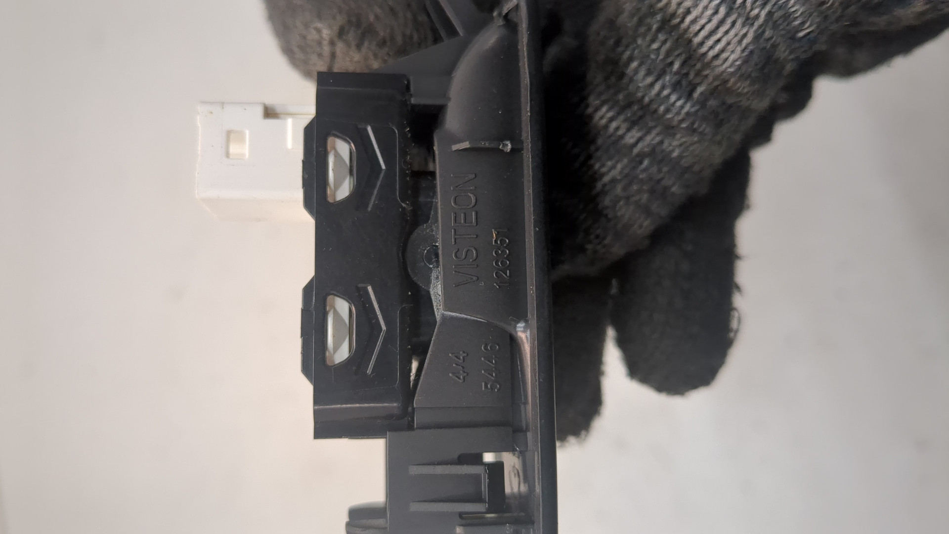 Кнопка стеклоподъемника