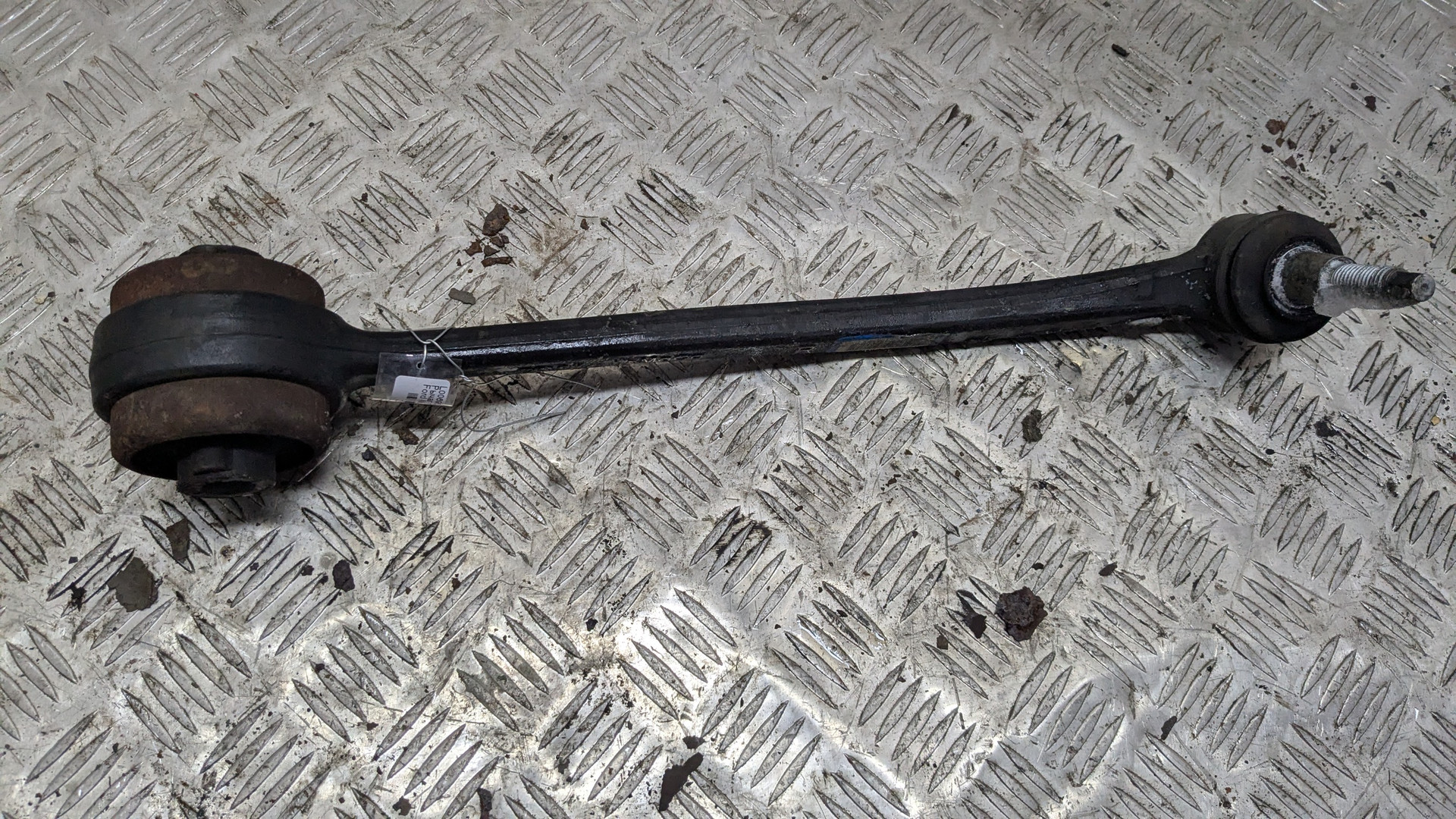 Рычаг передний правый