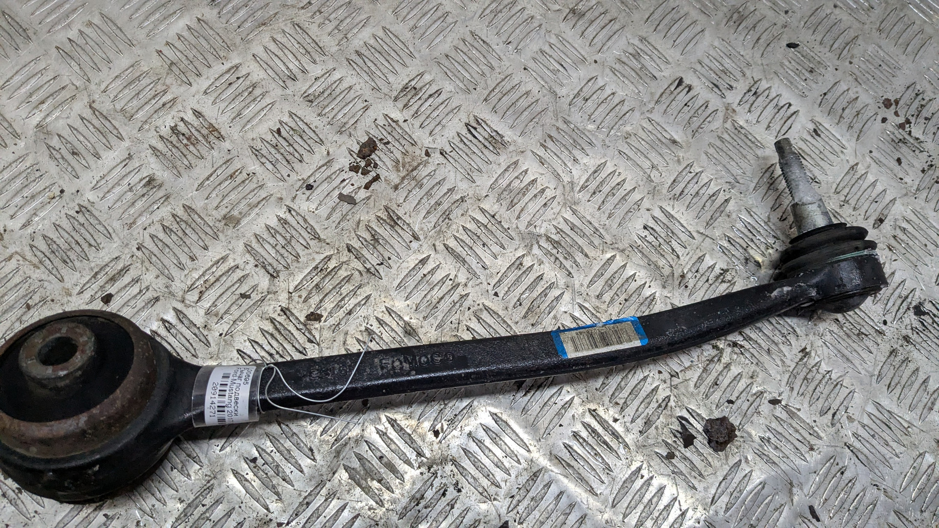 Рычаг передний правый