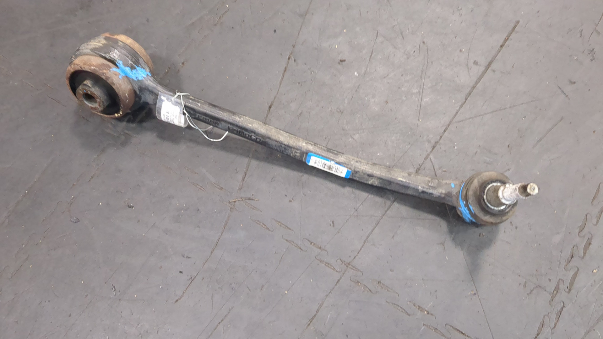 Рычаг передний правый