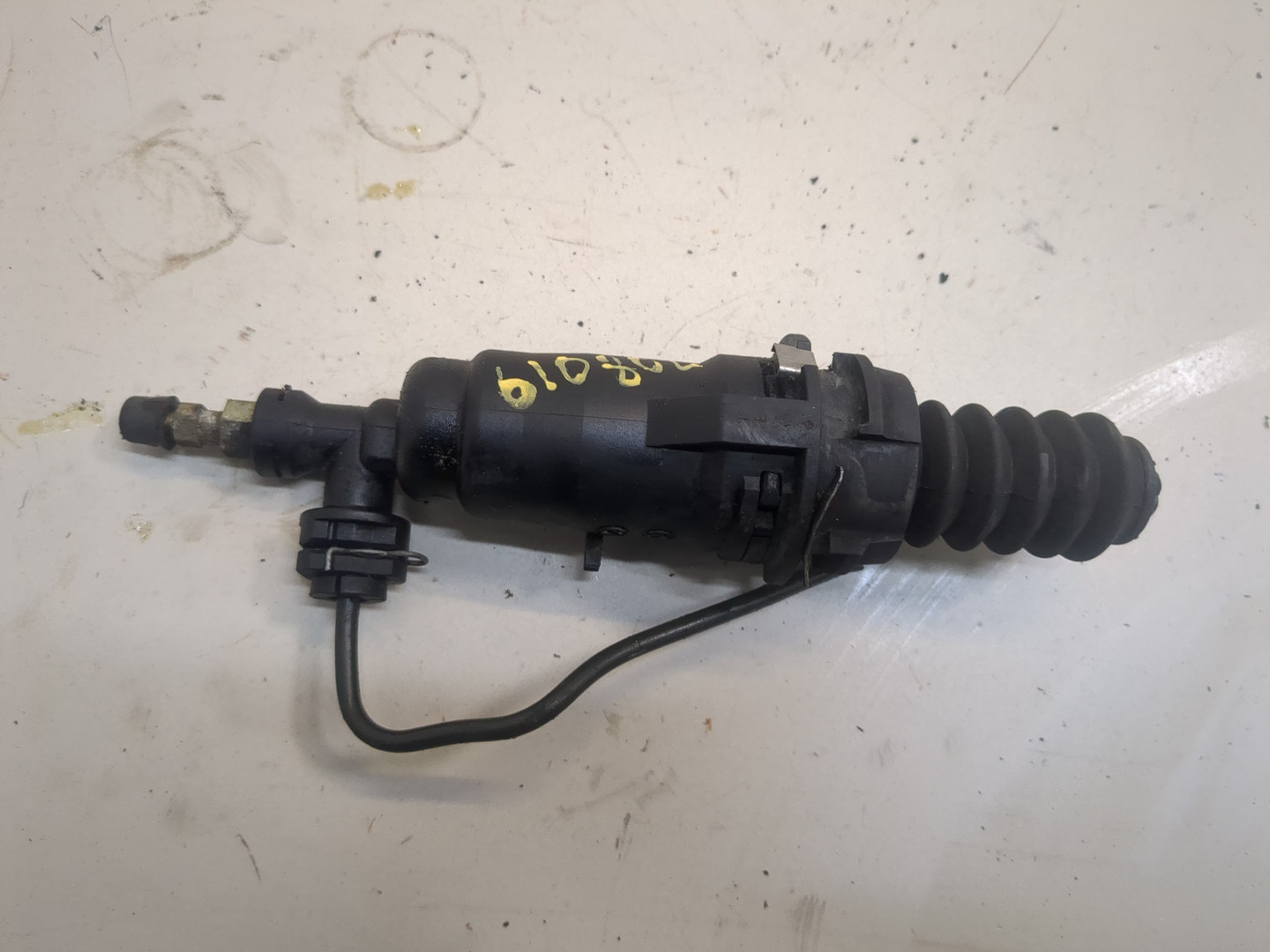 Цилиндр сцепления рабочий