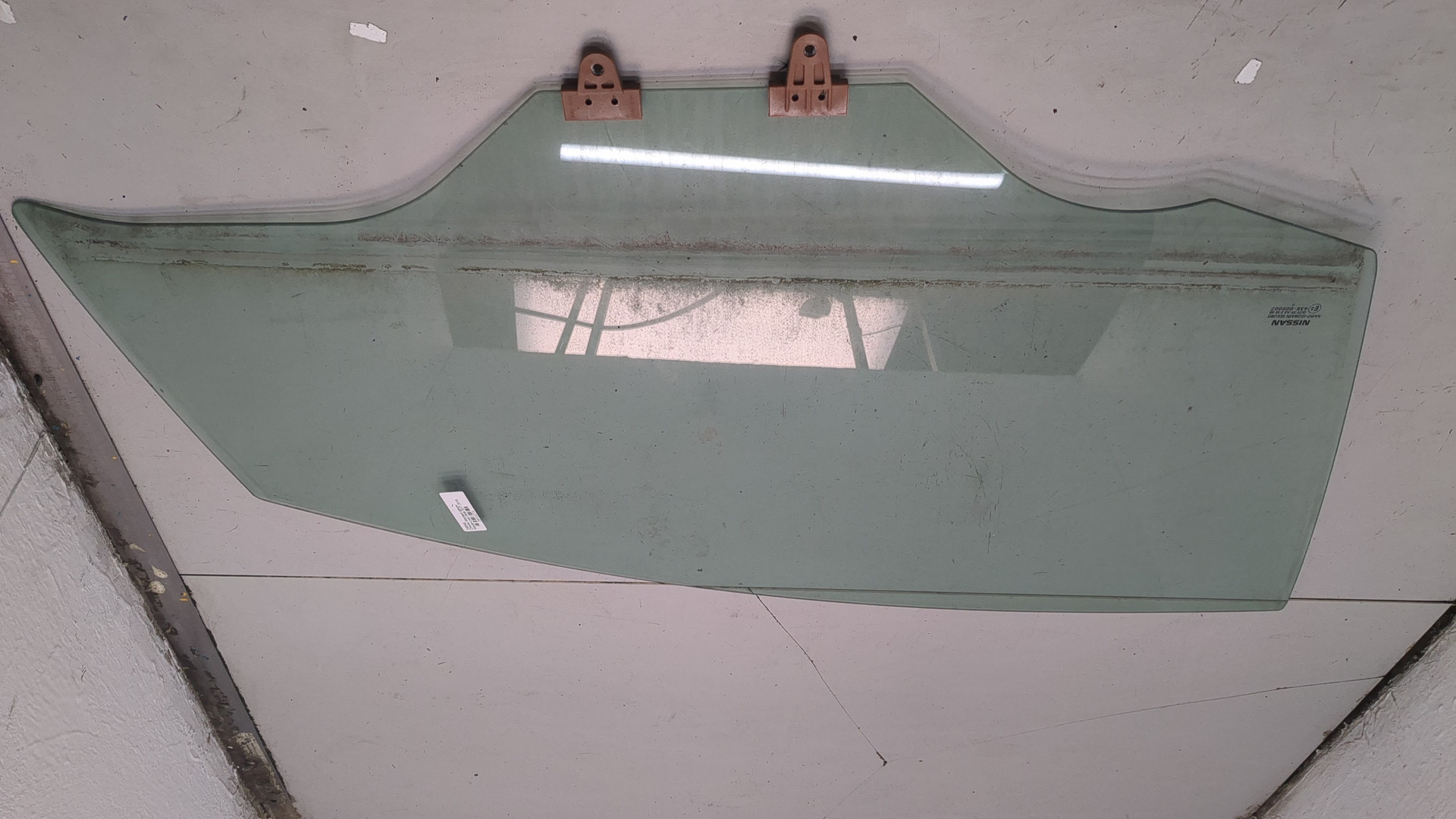 Стекло двери передней правой