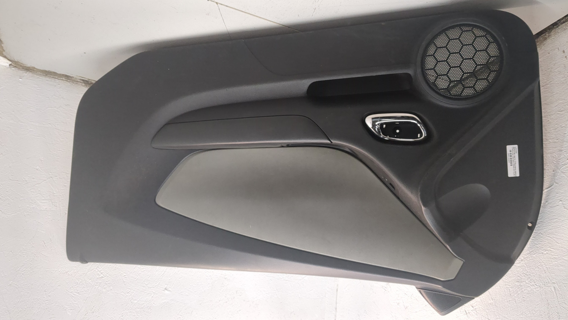 Обшивка двери передней правой