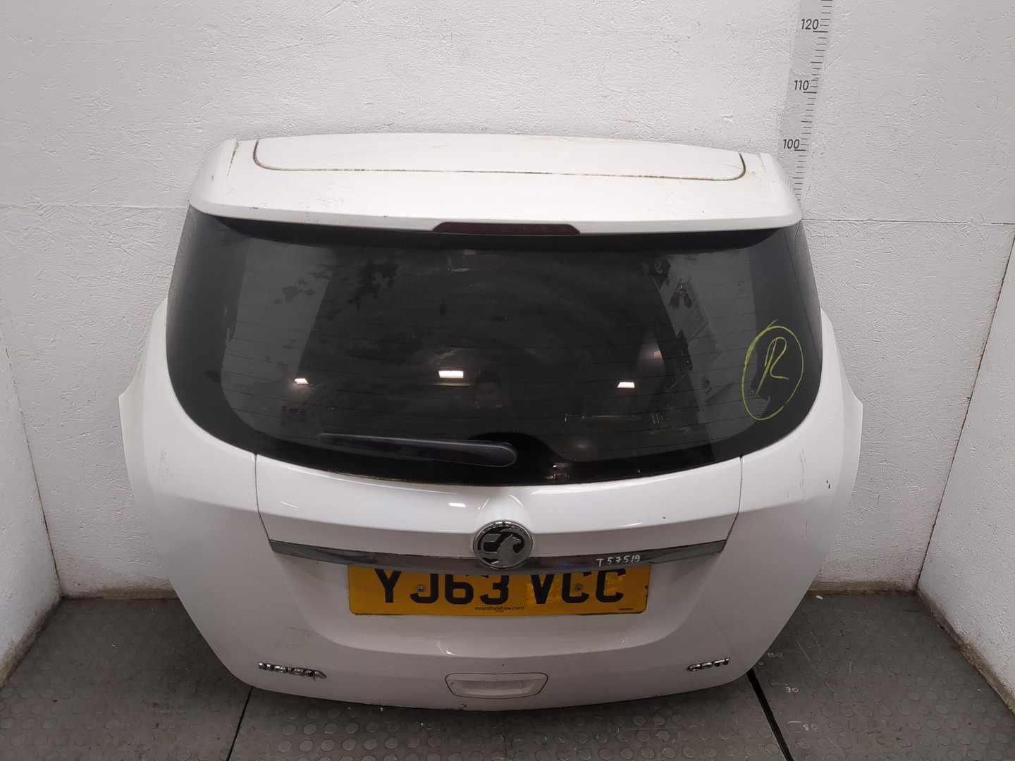 Дверь багажника