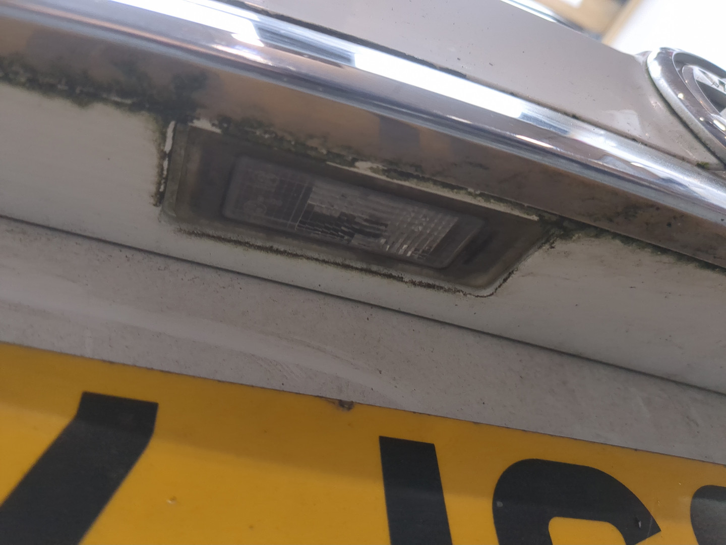 Дверь багажника