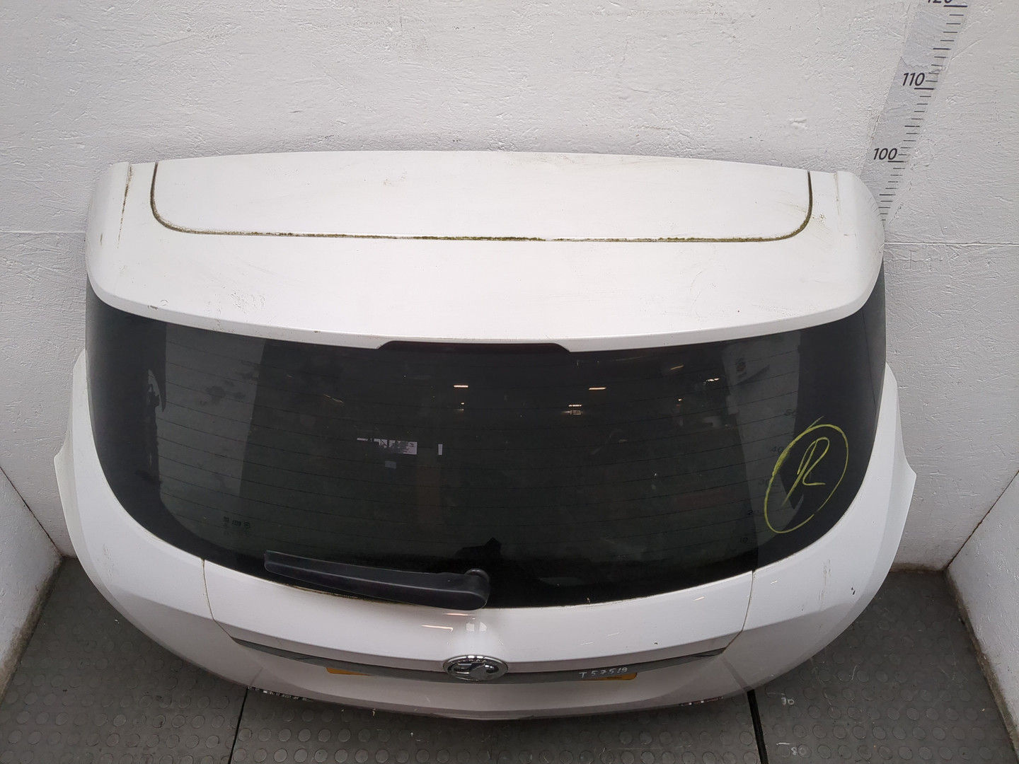 Дверь багажника