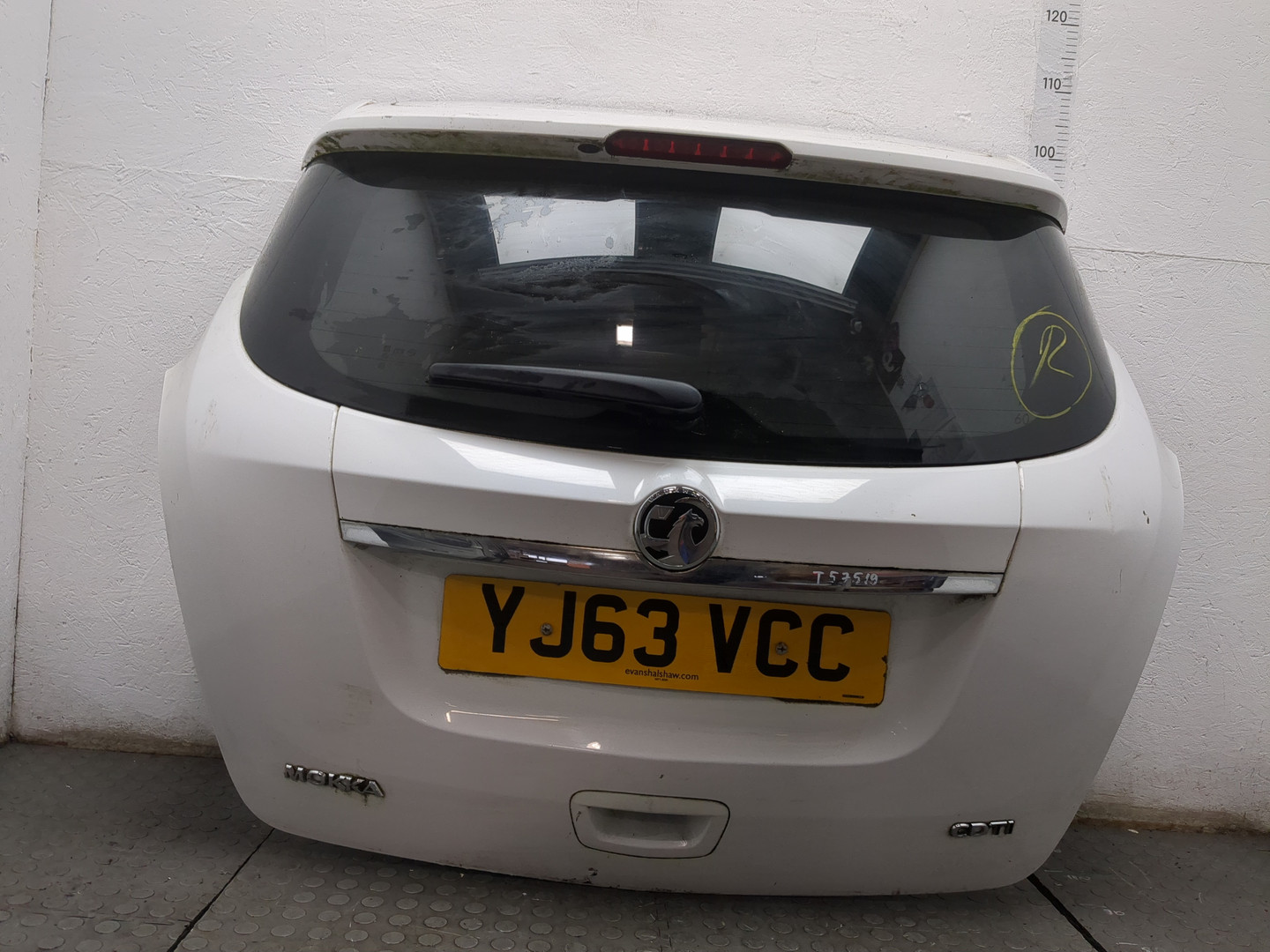 Дверь багажника