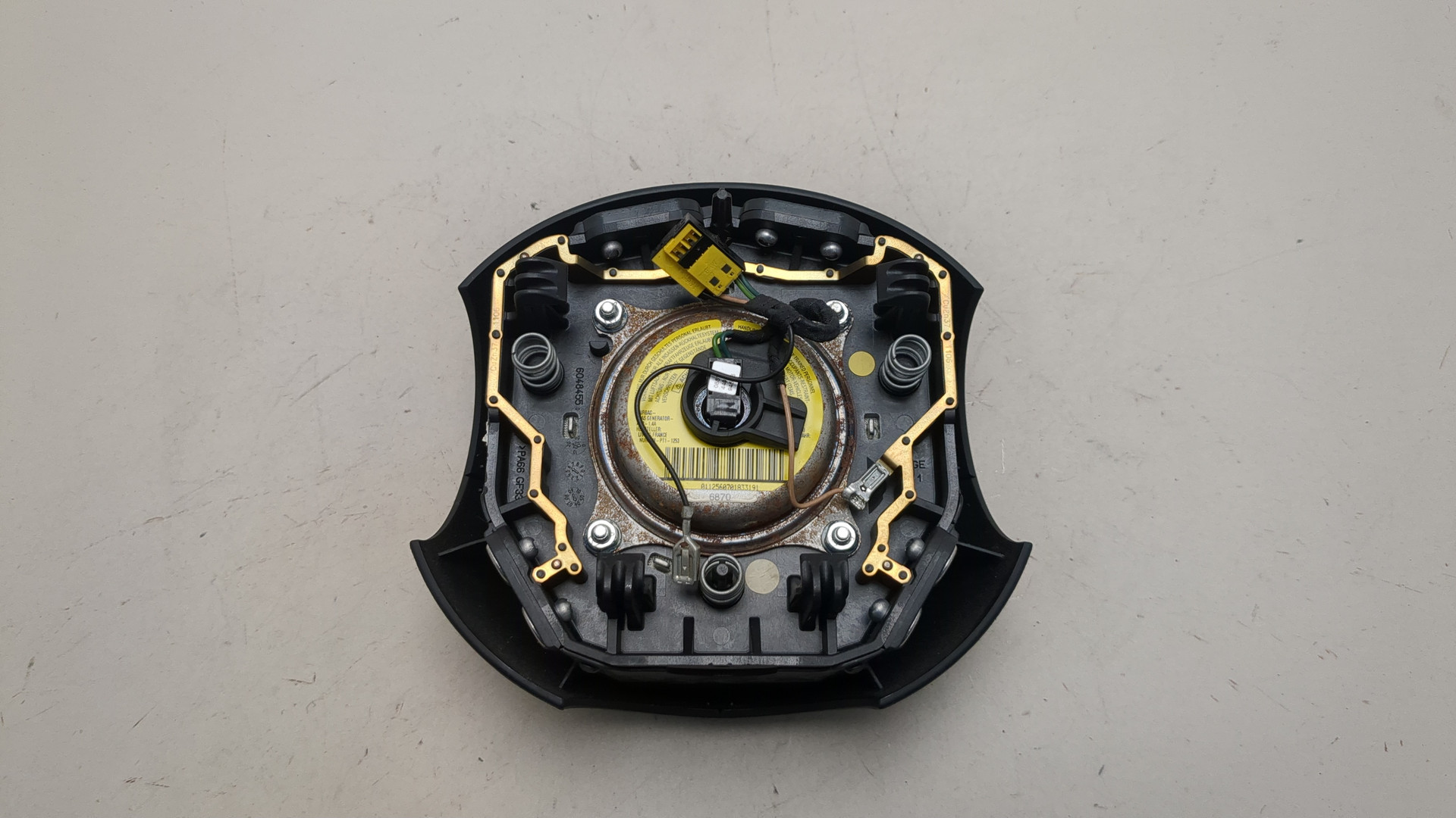 Подушка безопасности в рулевое колесо