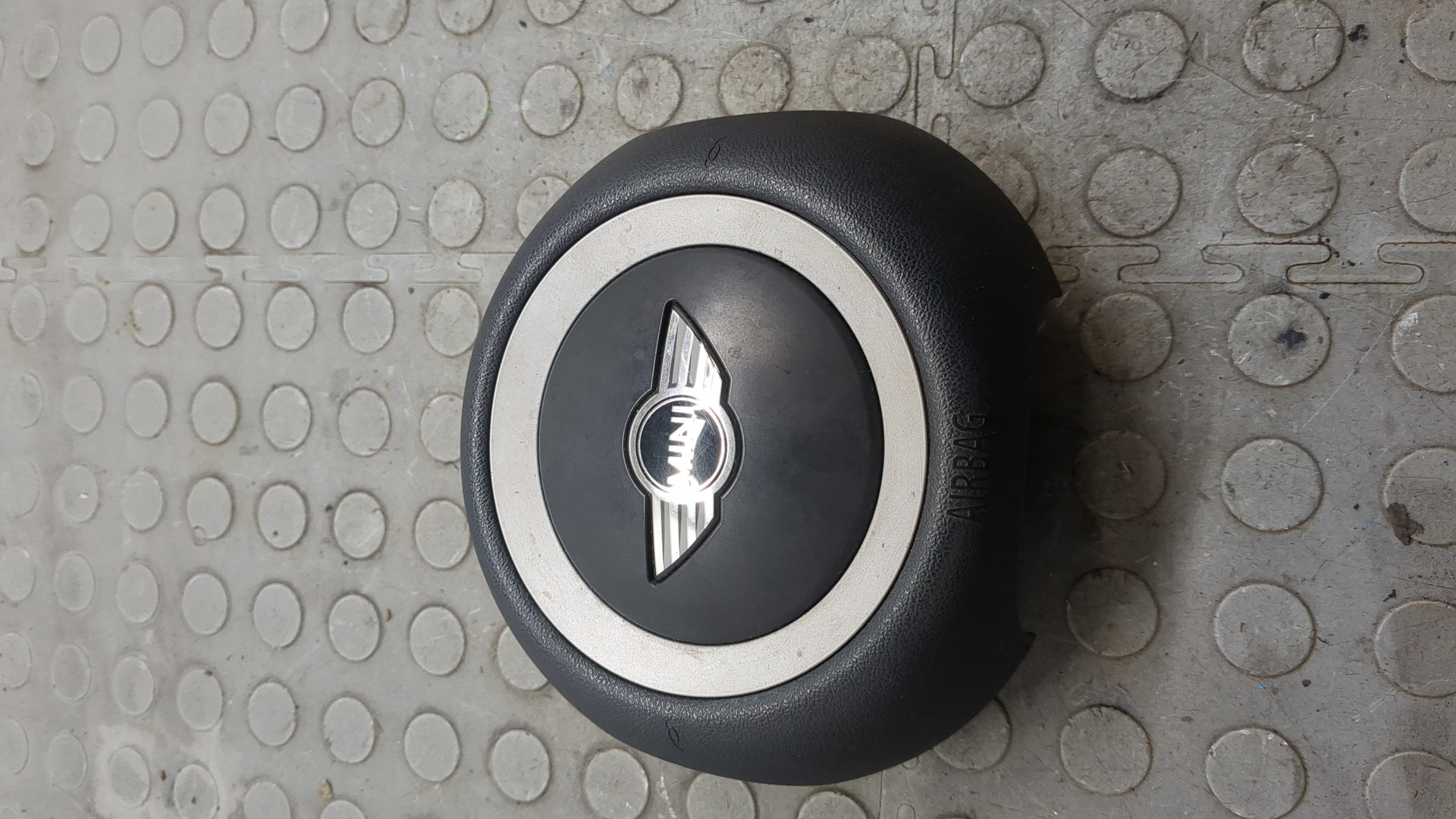 Подушка безопасности в рулевое колесо