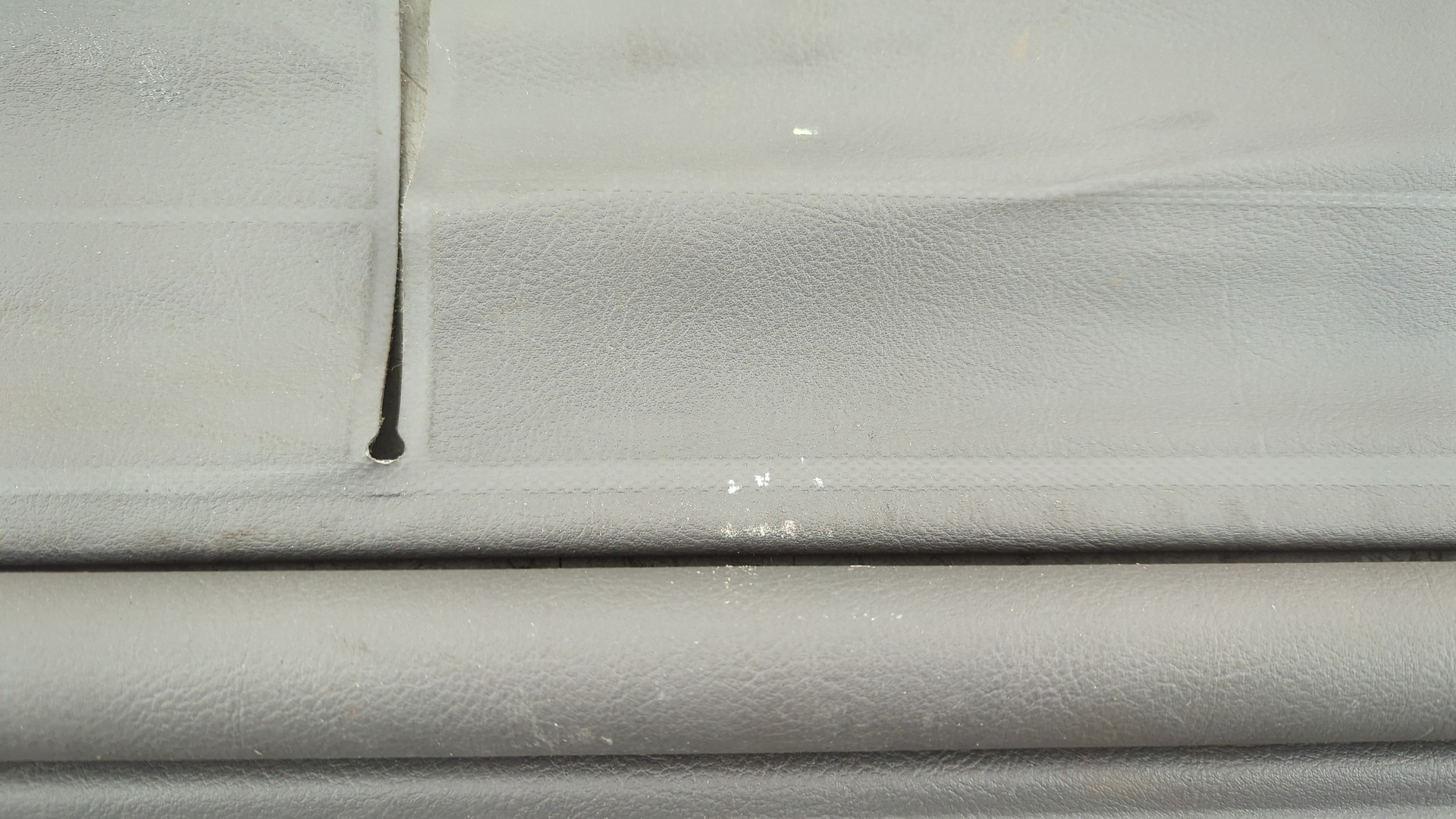 Шторка багажника