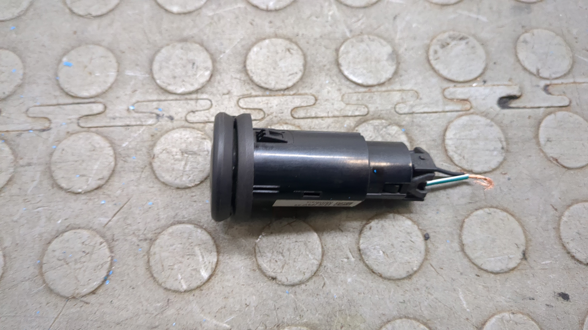 Гнездо AUX / USB IN