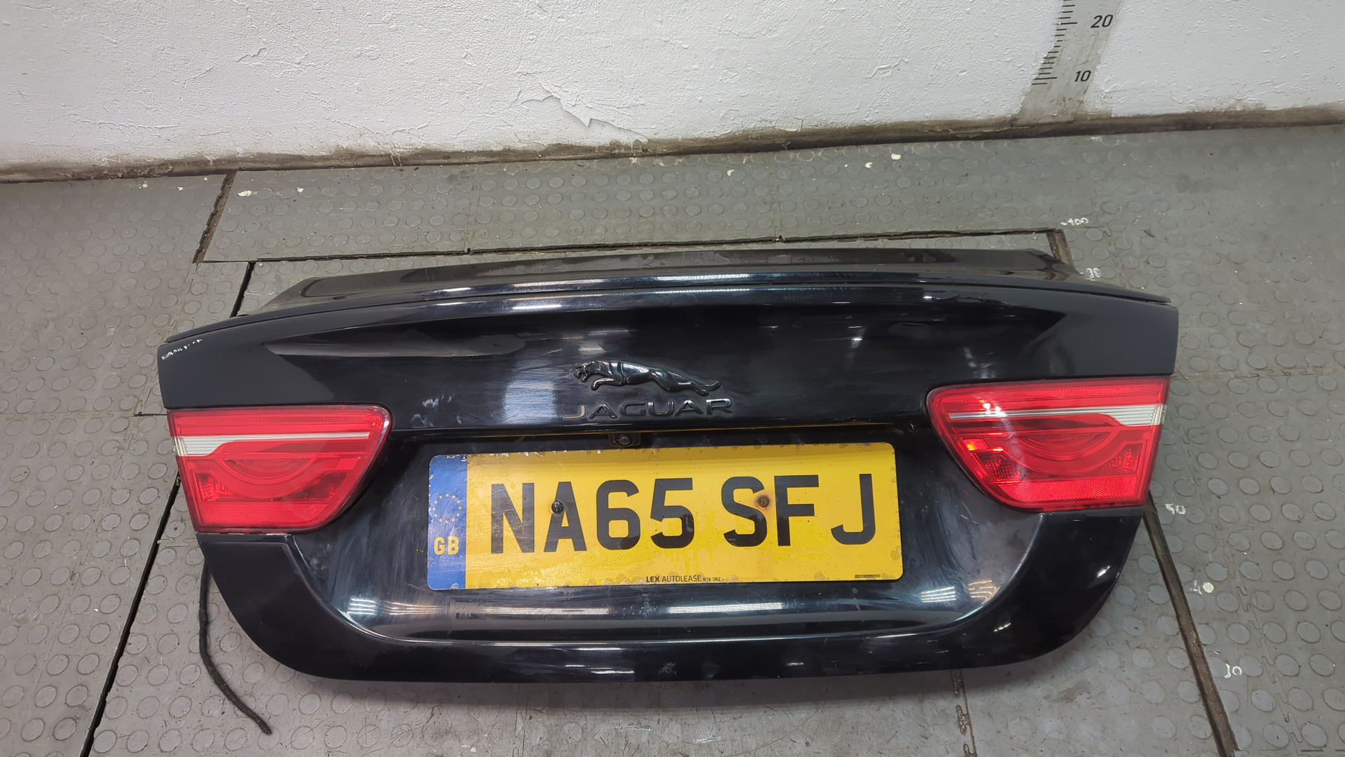 Дверь багажника