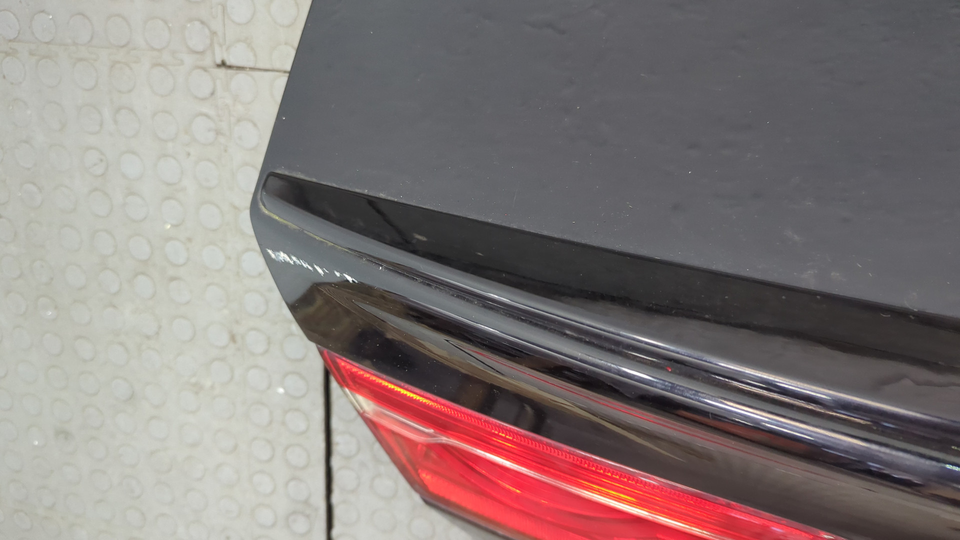 Дверь багажника