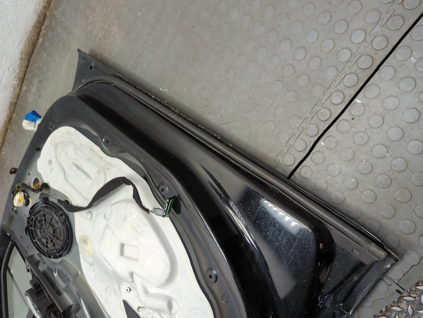 Дверь передняя левая