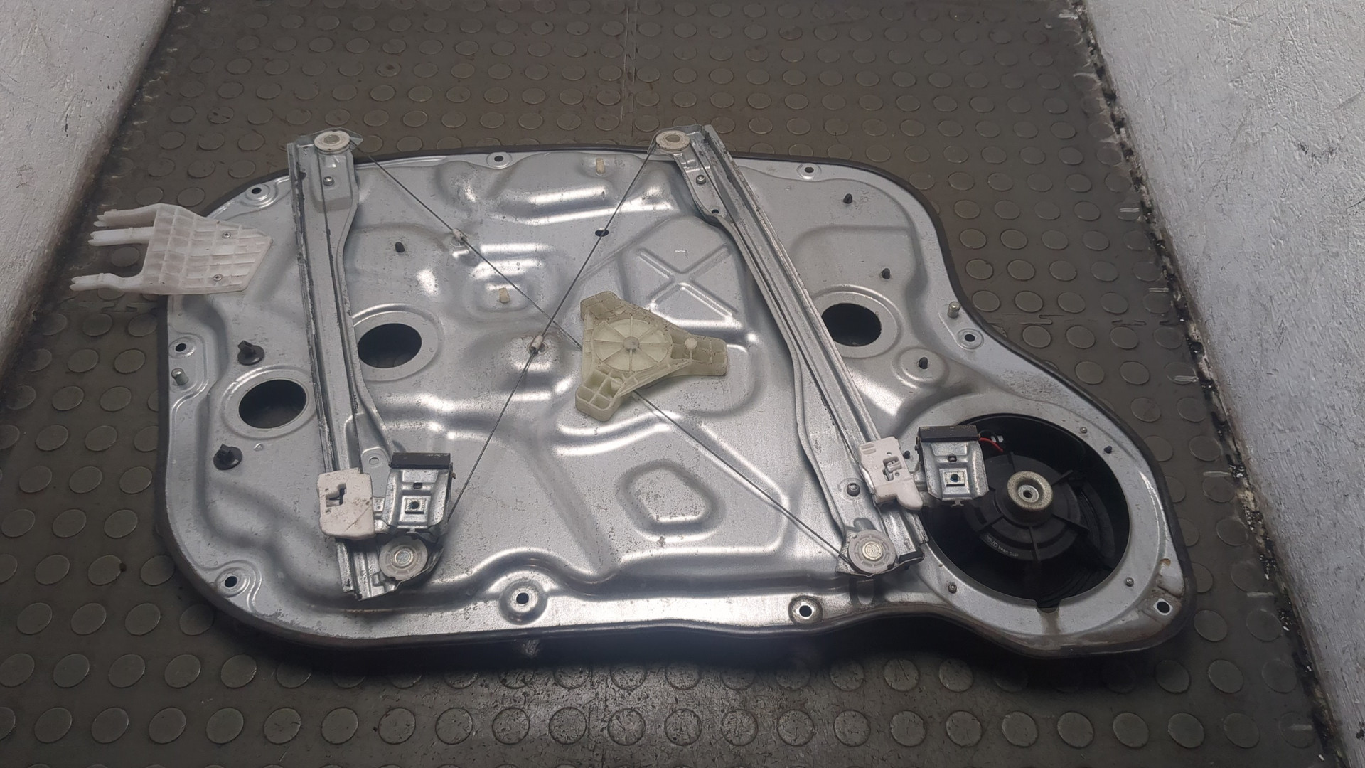 Стеклоподъемник электр. передний правый