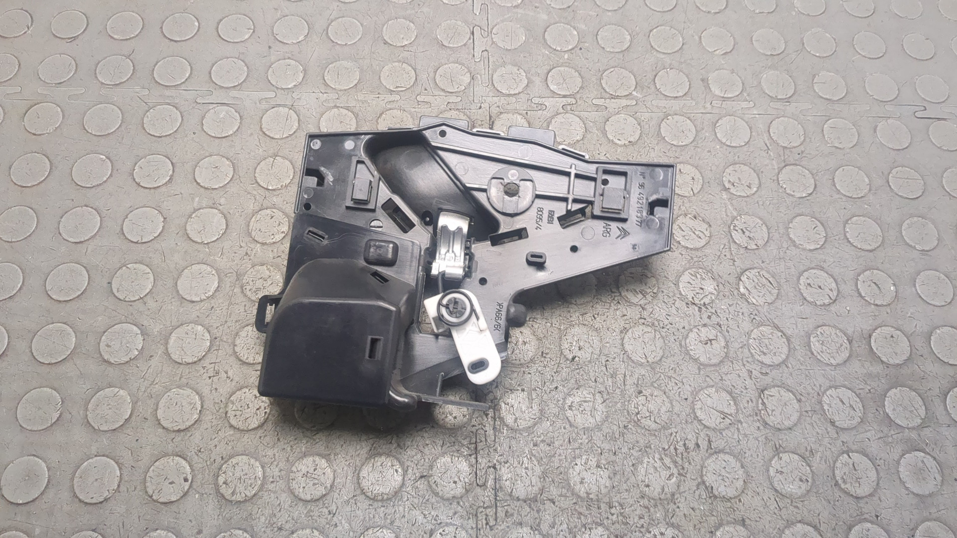 Ручка двери задней внутренняя левая