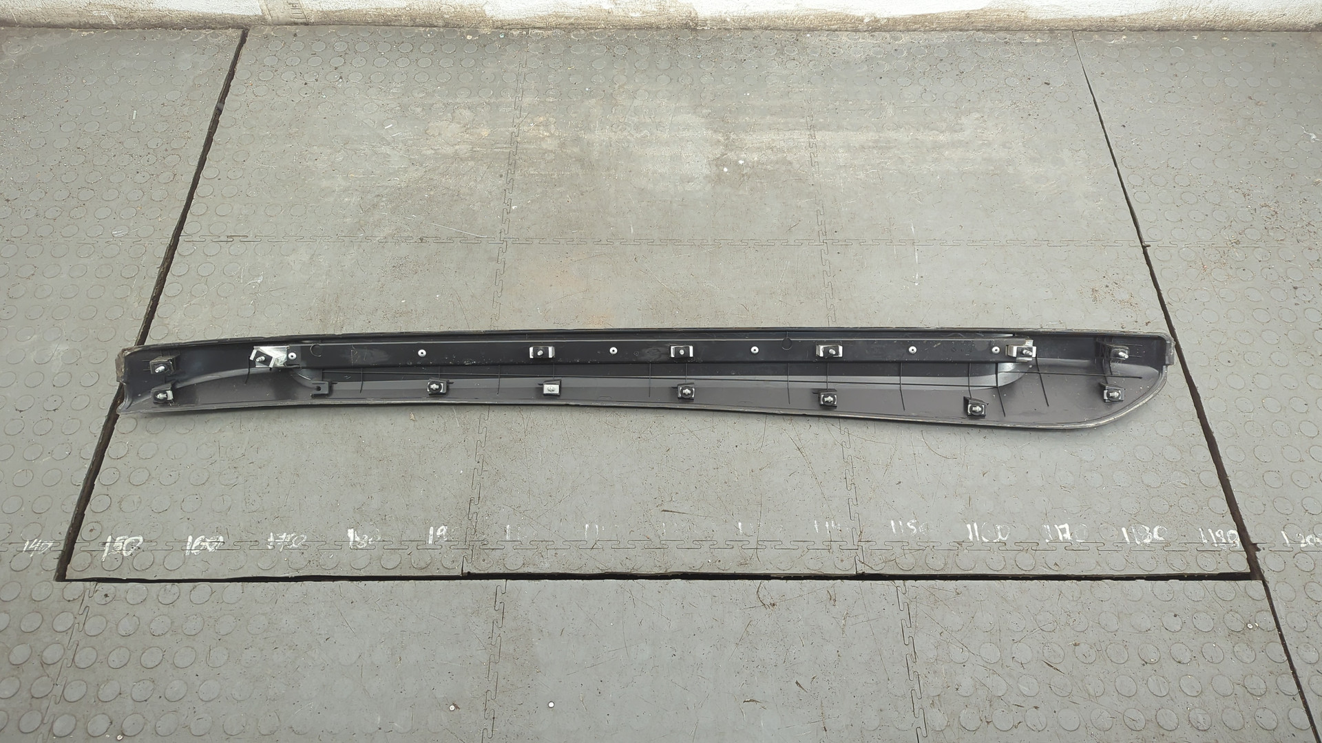 Рейлинг (релинг) правый (планка на крышу)