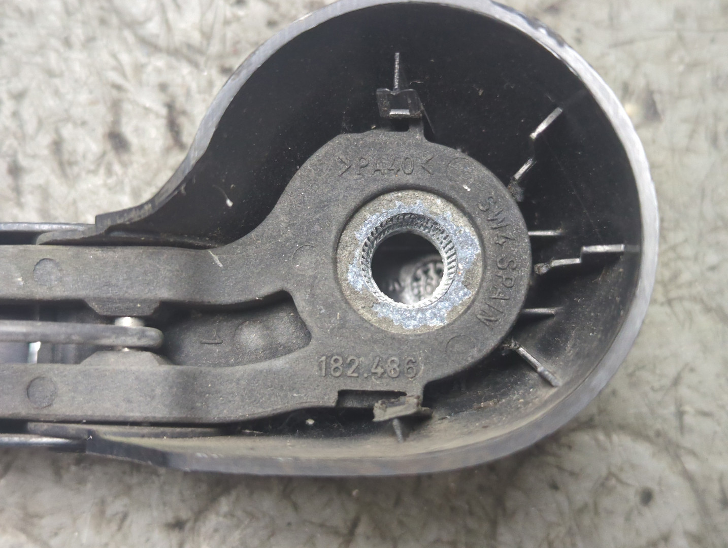 Поводок стеклоочистителя заднего