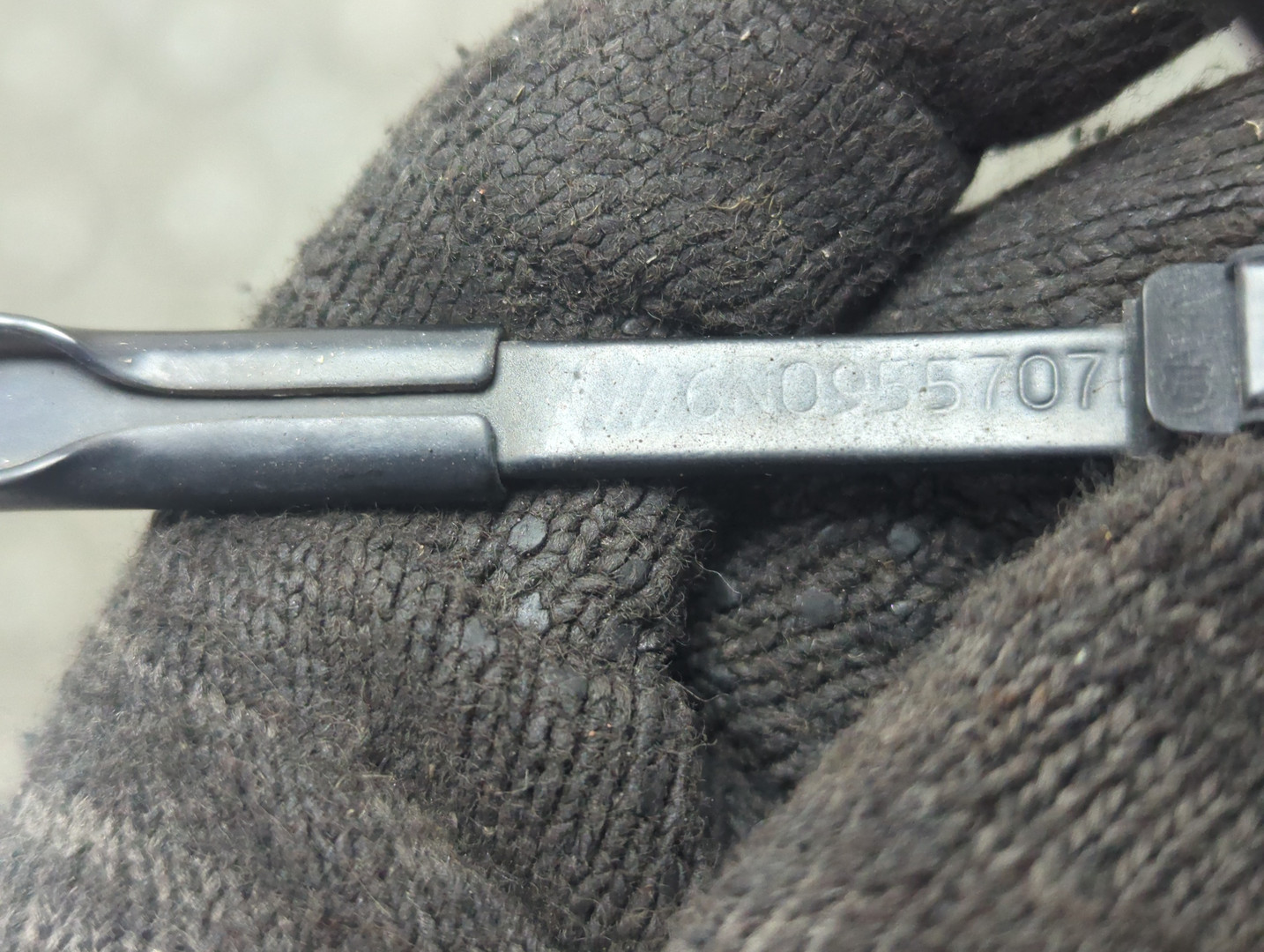 Поводок стеклоочистителя заднего