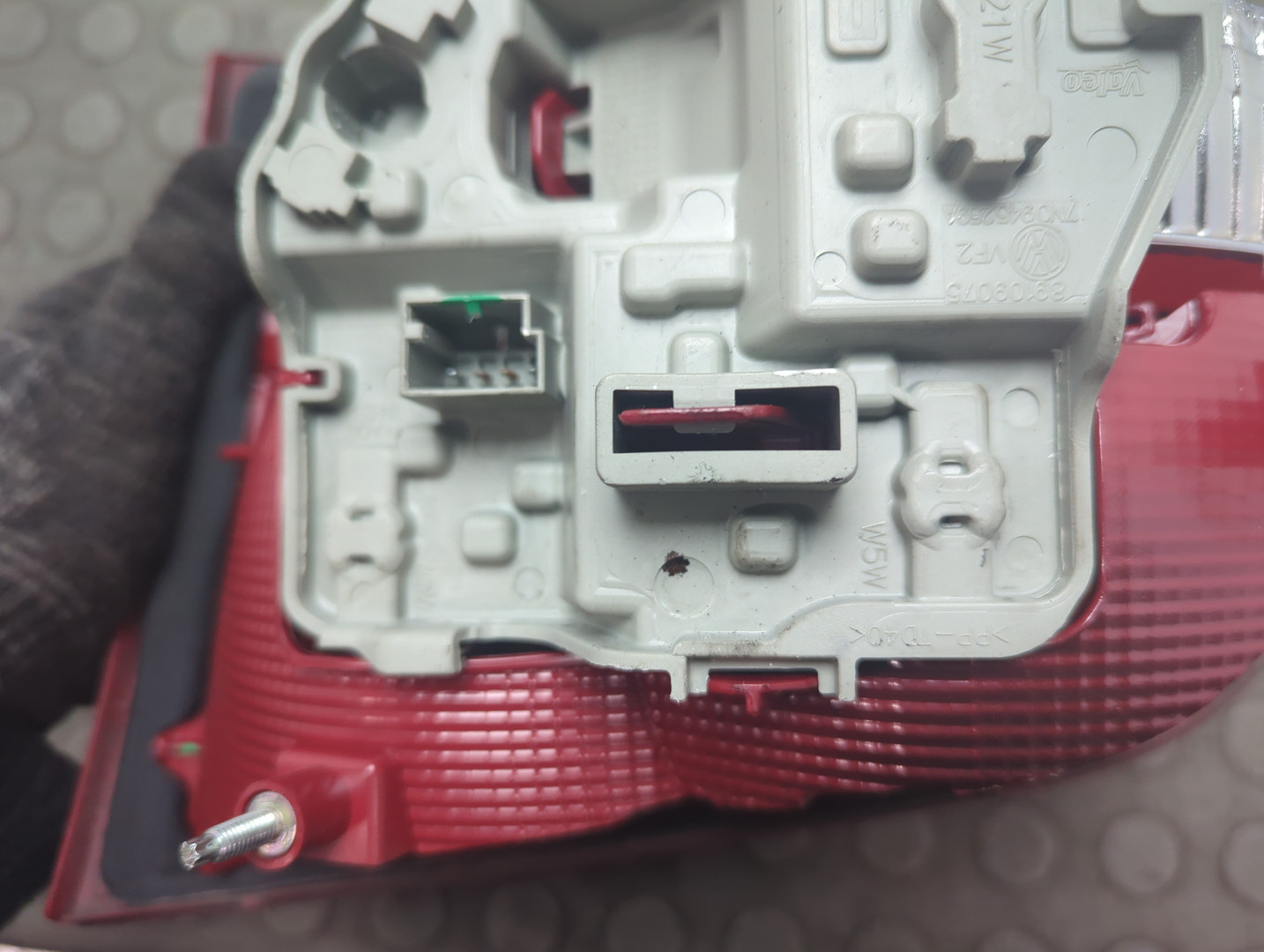 Фонарь задний внутренний левый