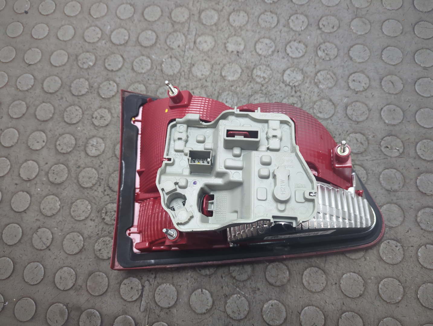 Фонарь задний внутренний правый