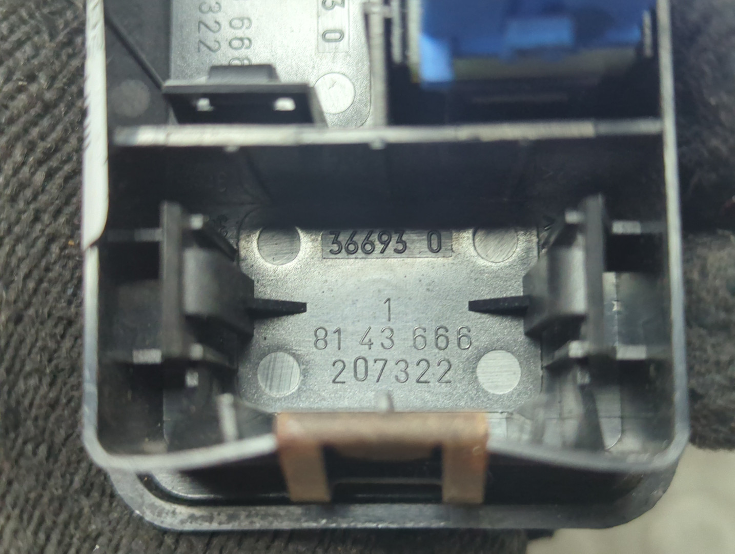 Кнопка стеклоподъемника