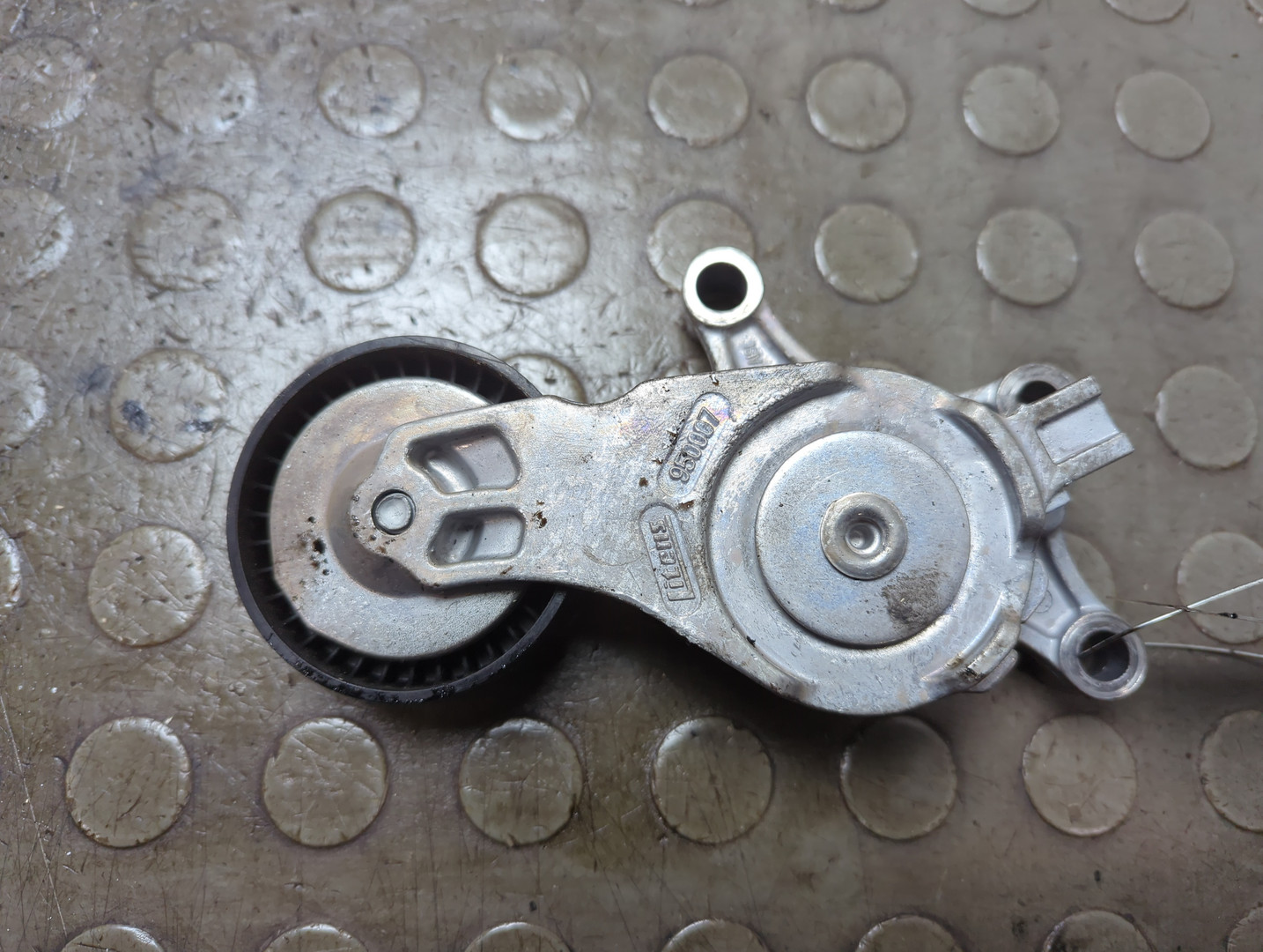 Натяжитель ремня