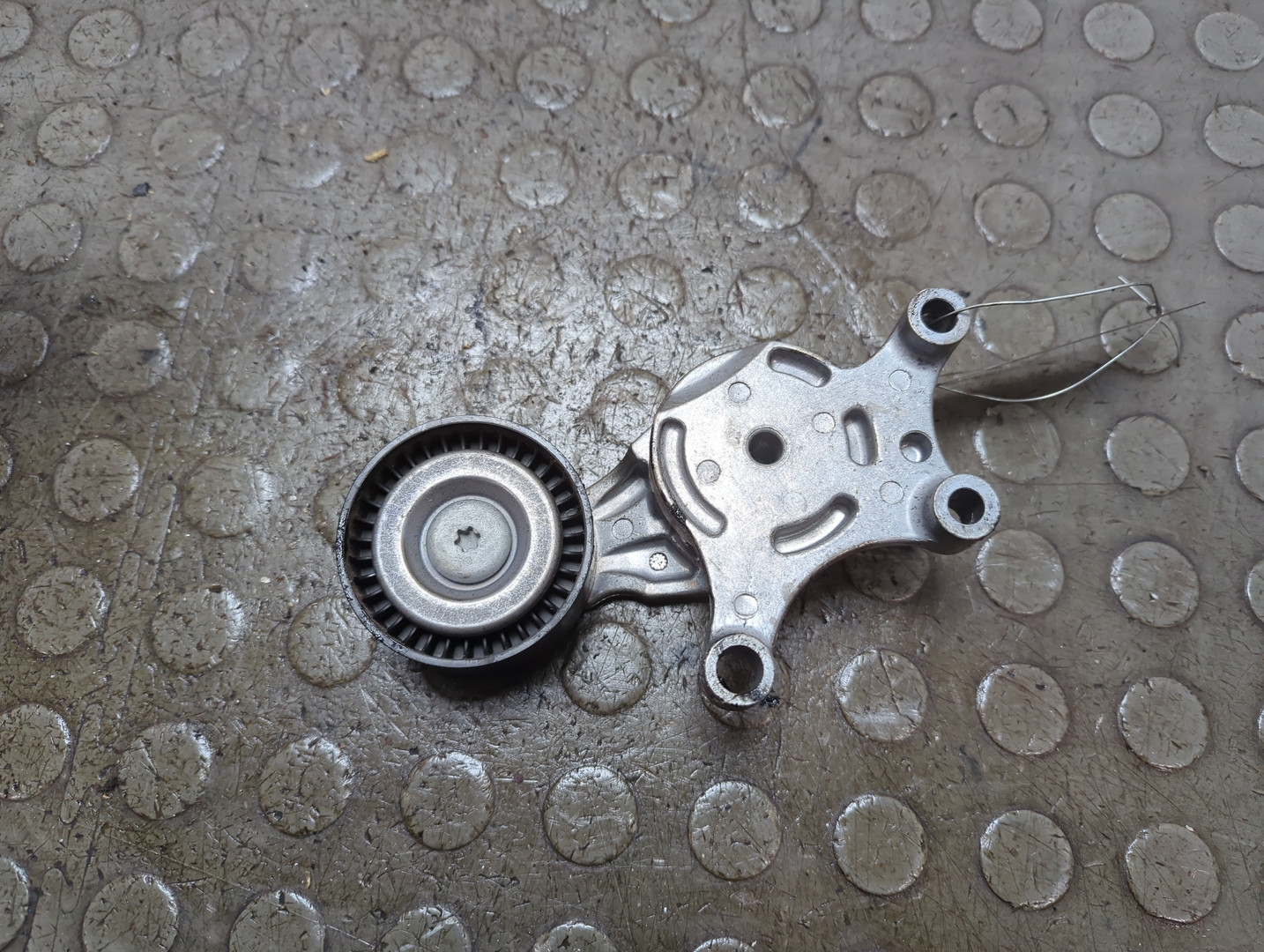 Натяжитель ремня