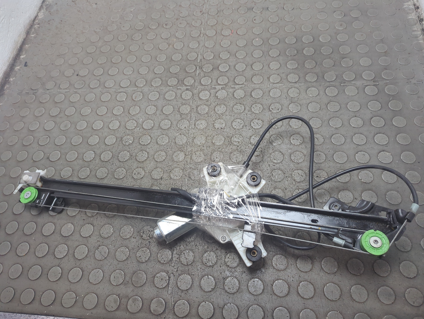 Стеклоподъемник электр. передний правый