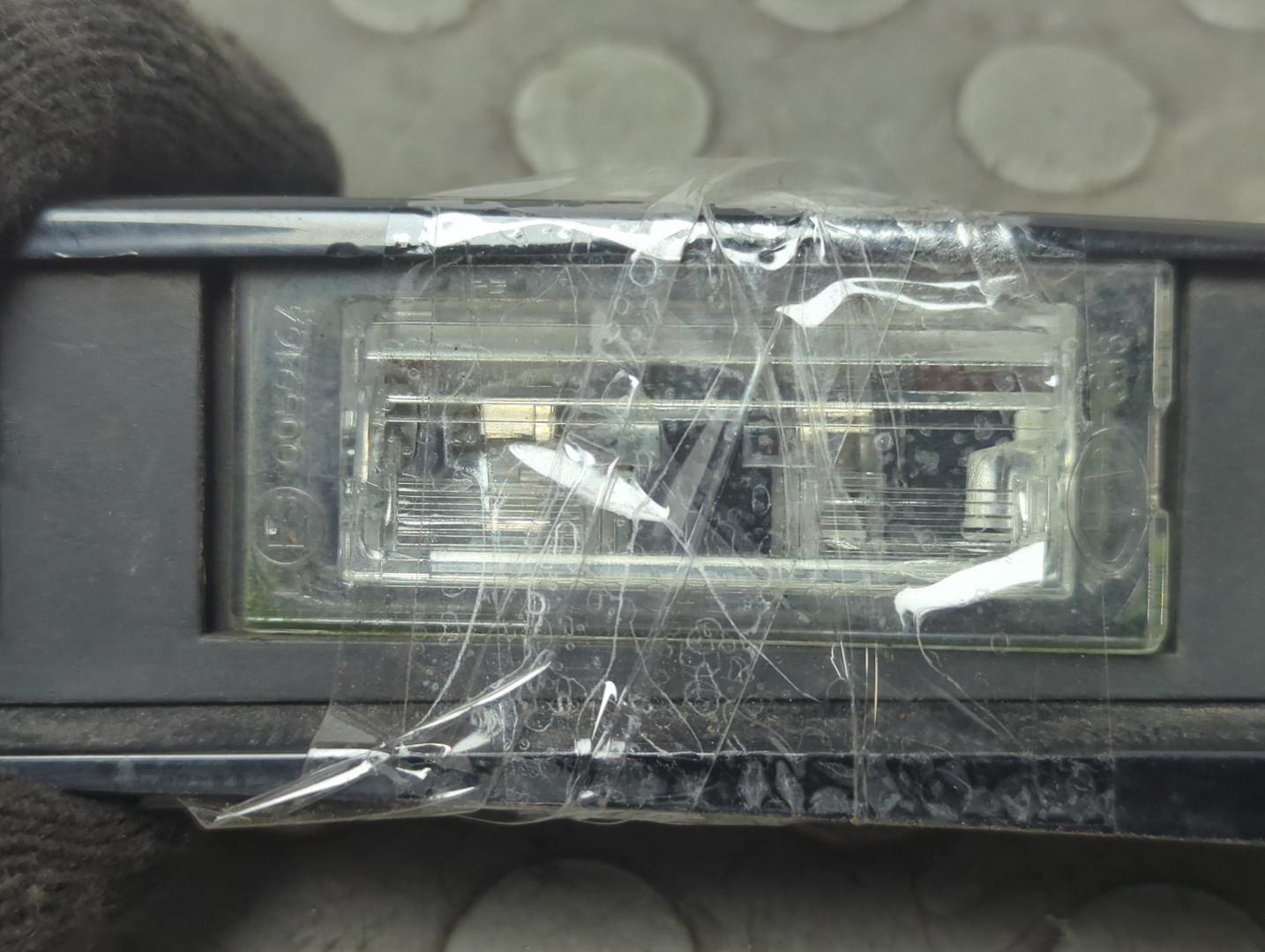 Фонарь подсветки номера