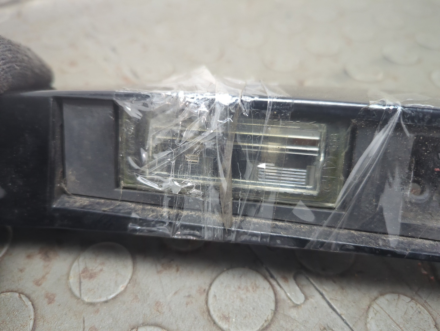 Фонарь подсветки номера