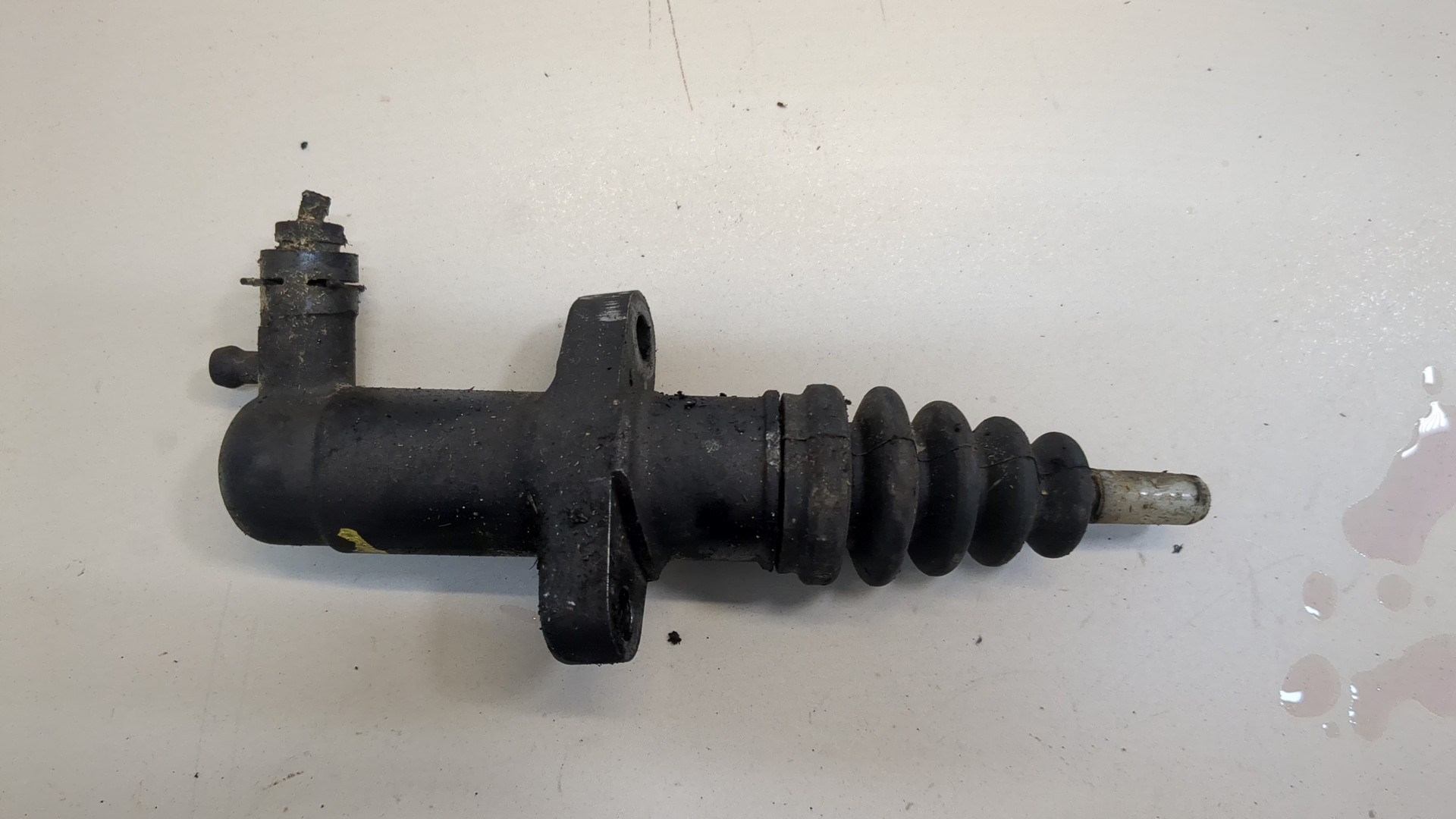 Цилиндр сцепления рабочий