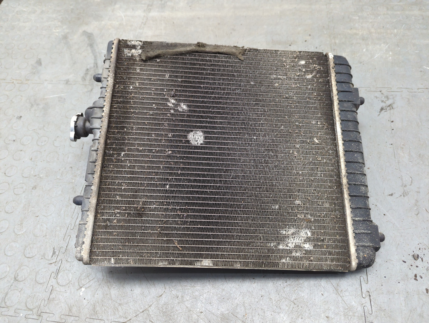 Радиатор охлаждения двигателя основной