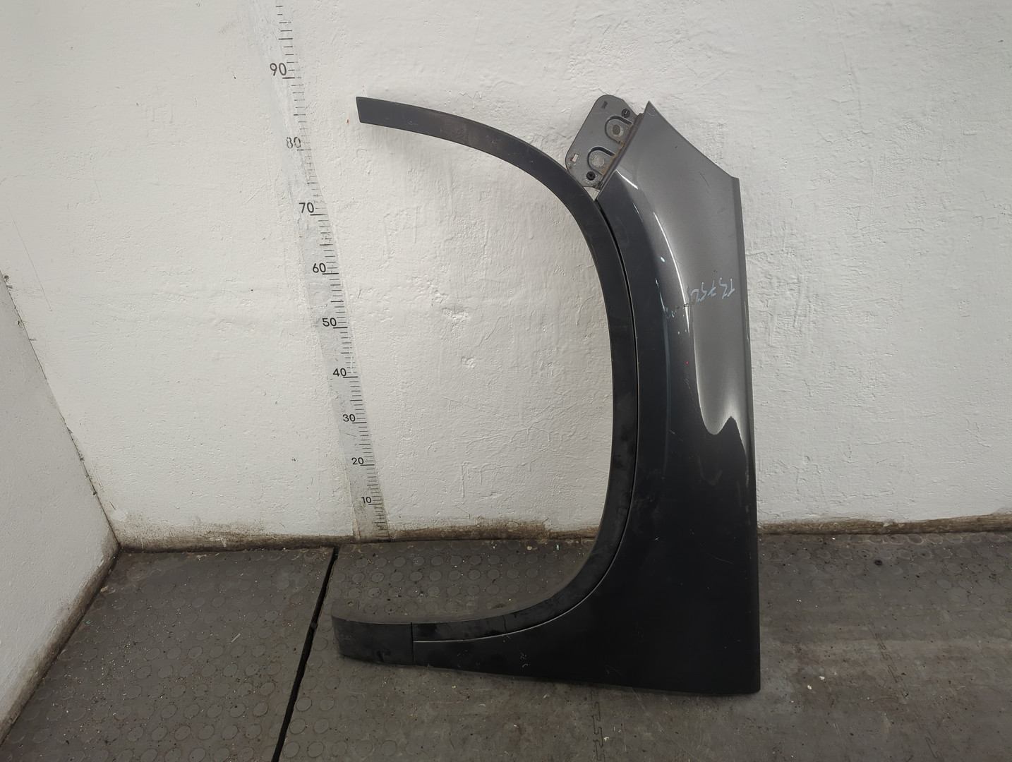 Крыло переднее левое