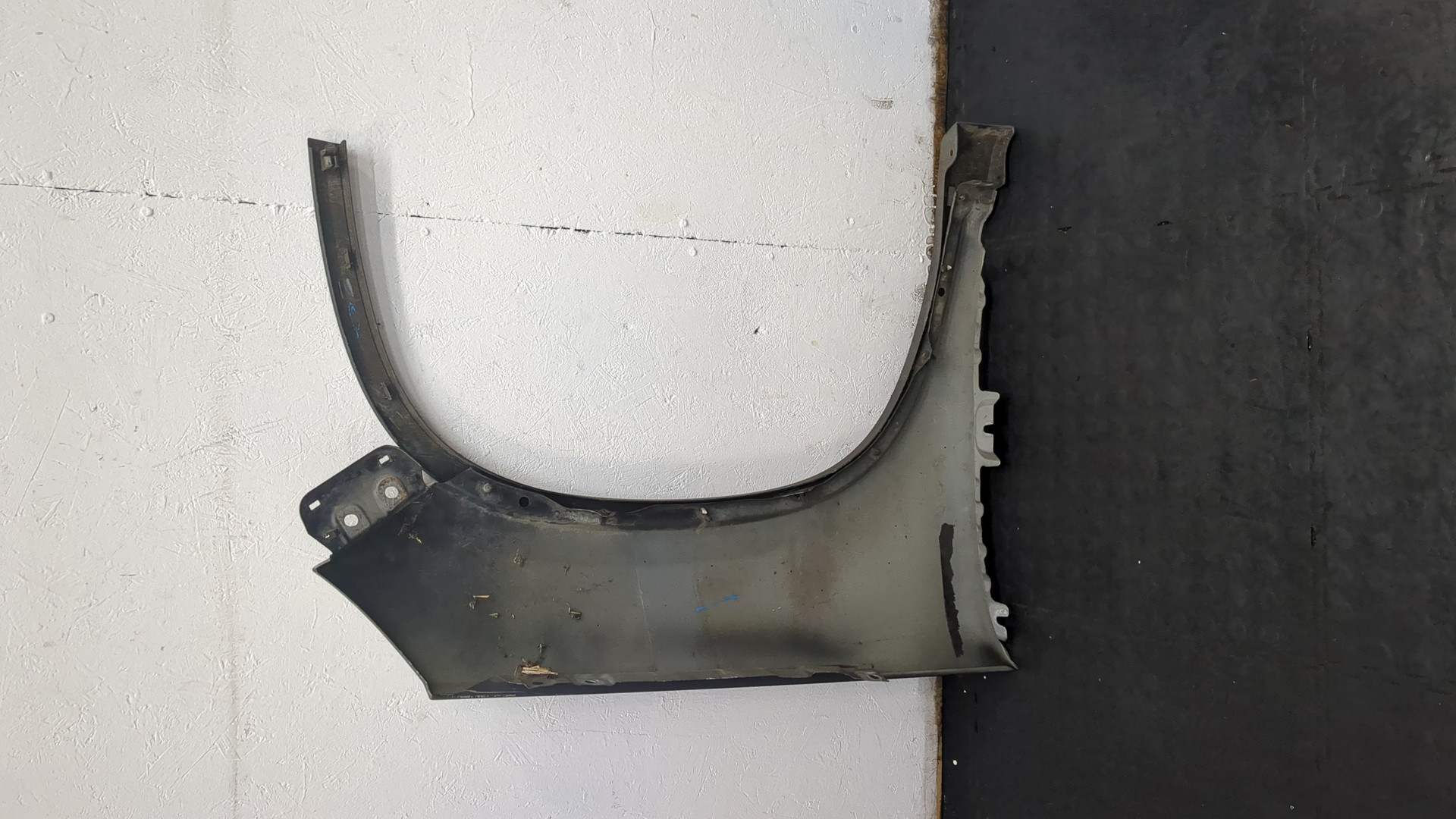 Крыло переднее левое