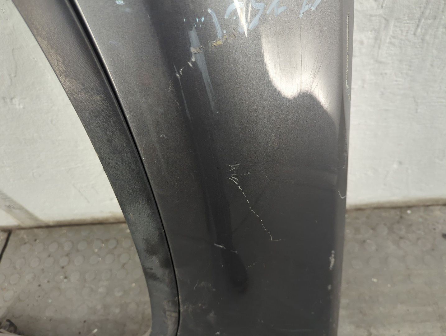 Крыло переднее левое