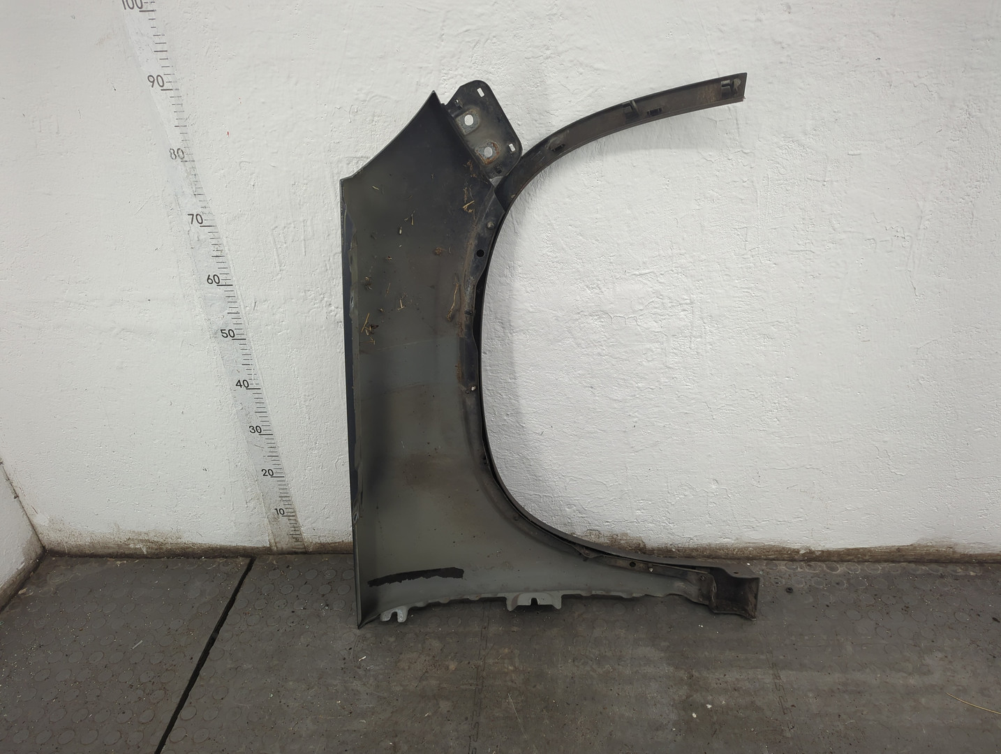 Крыло переднее левое