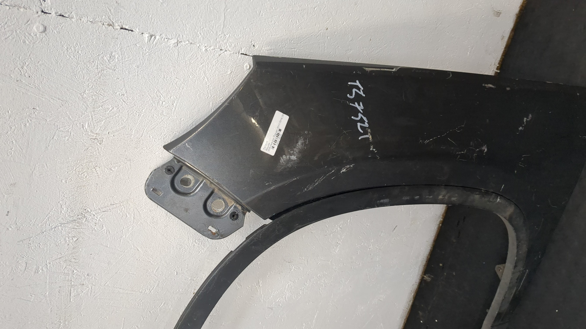 Крыло переднее левое