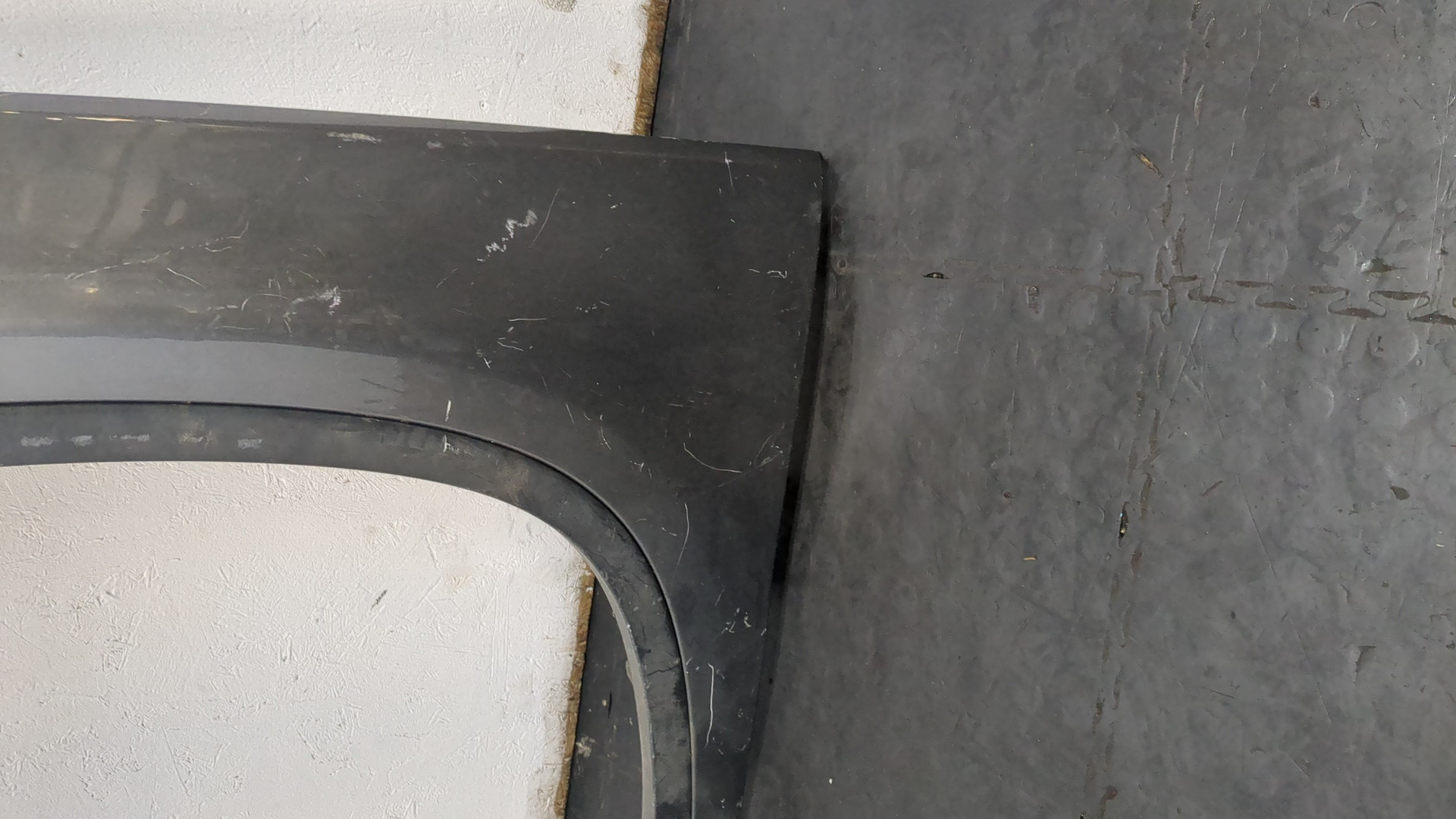 Крыло переднее левое