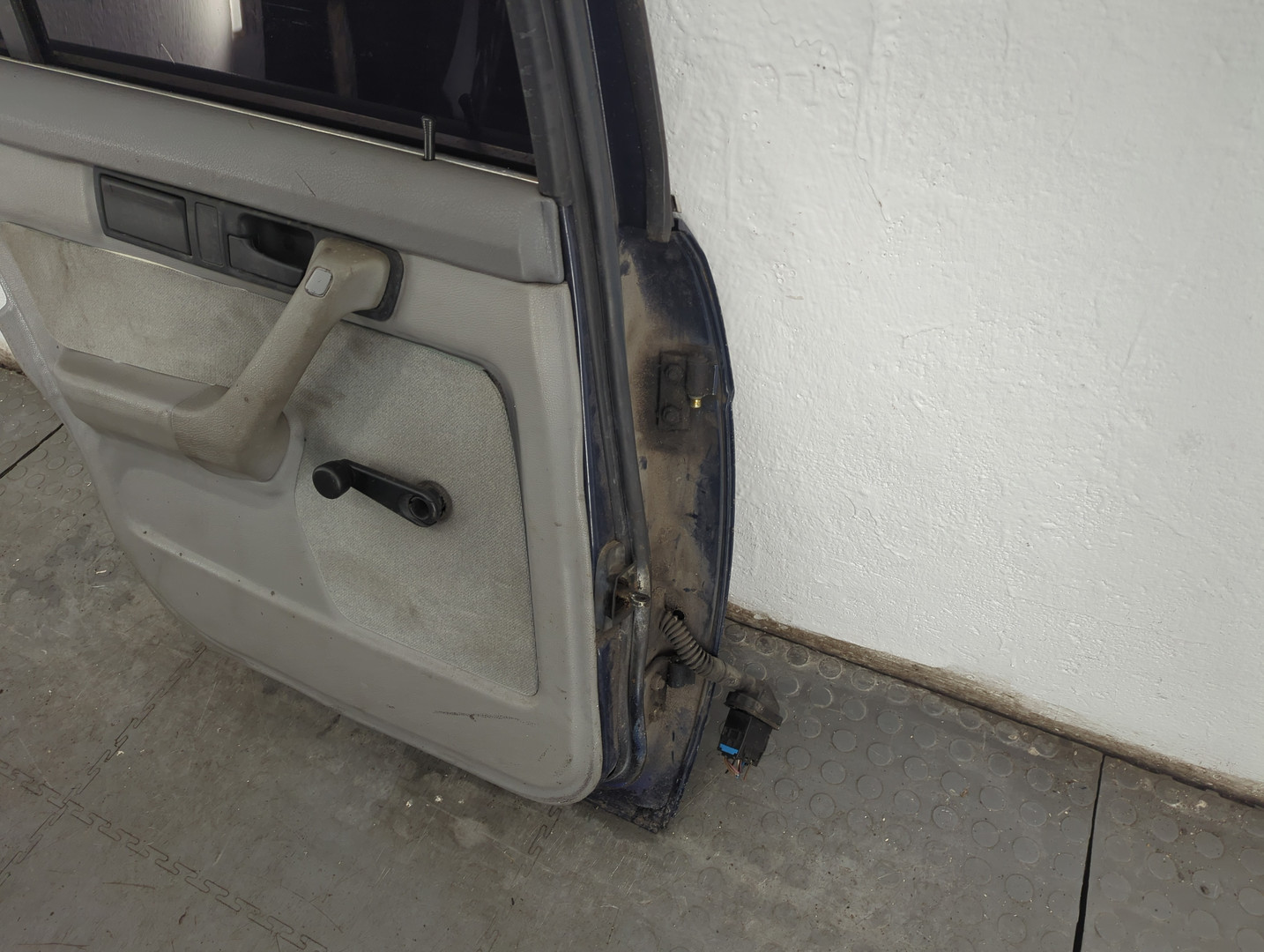 Дверь задняя левая