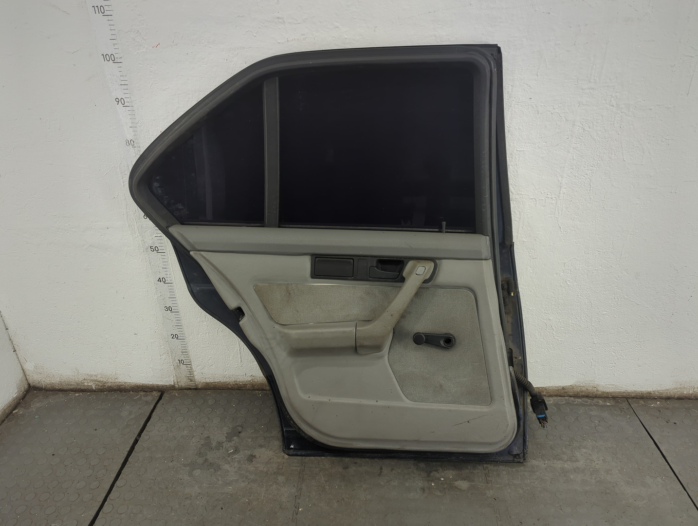 Дверь задняя левая