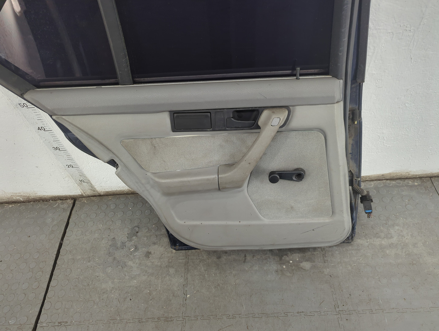 Дверь задняя левая