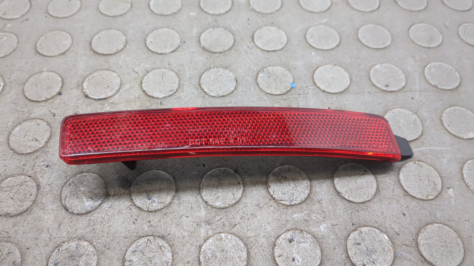 Отражатель в бампер задний правый