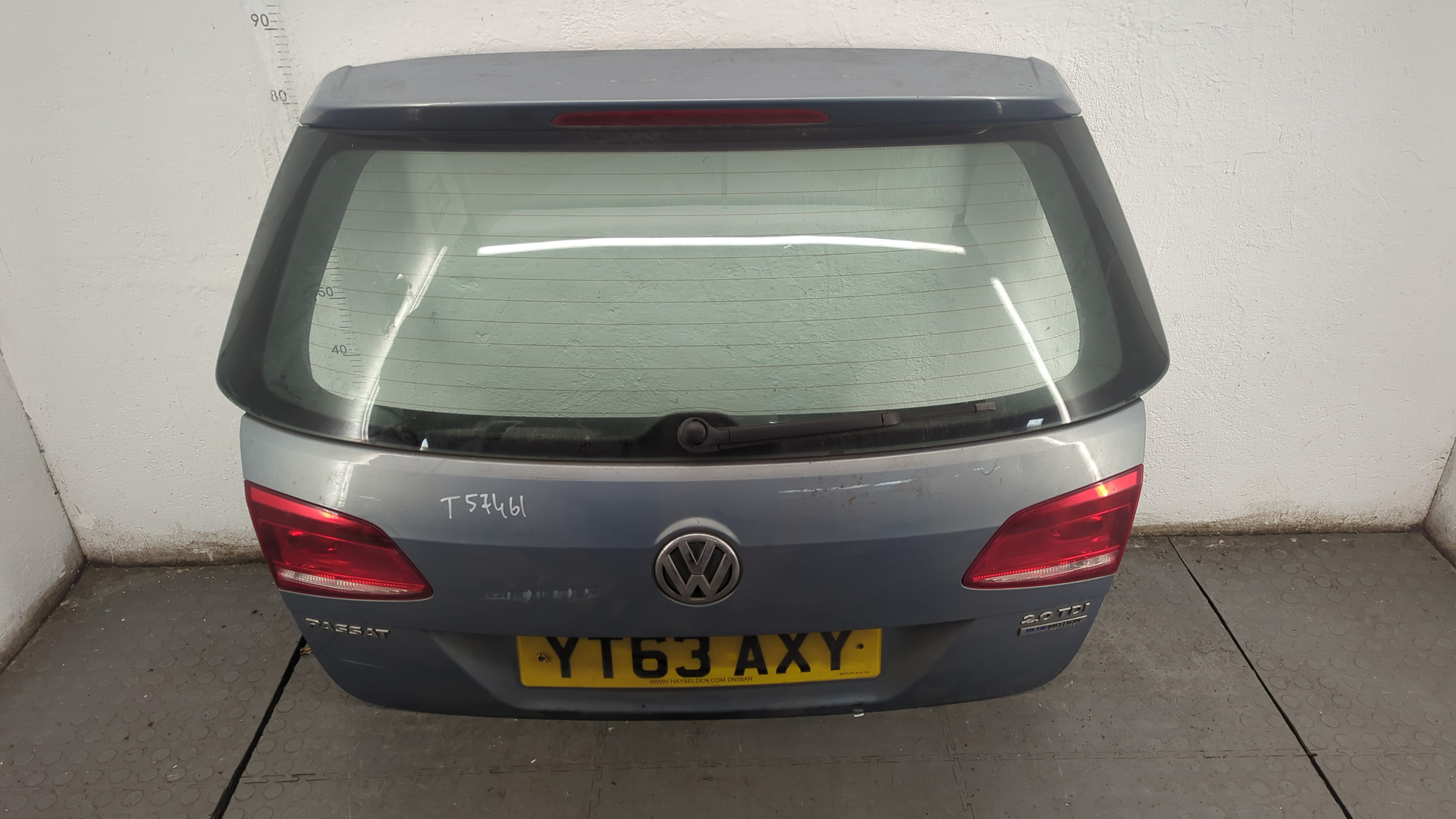 Дверь багажника