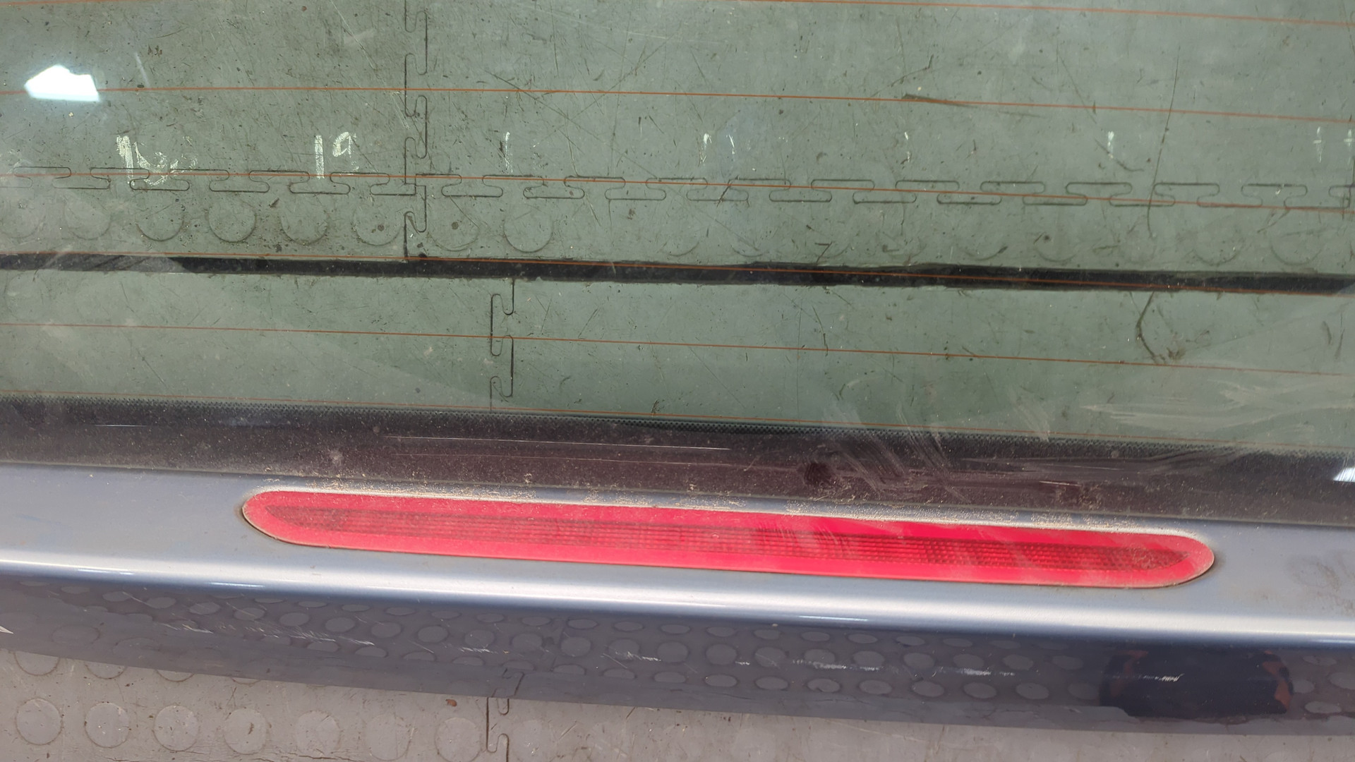 Дверь багажника