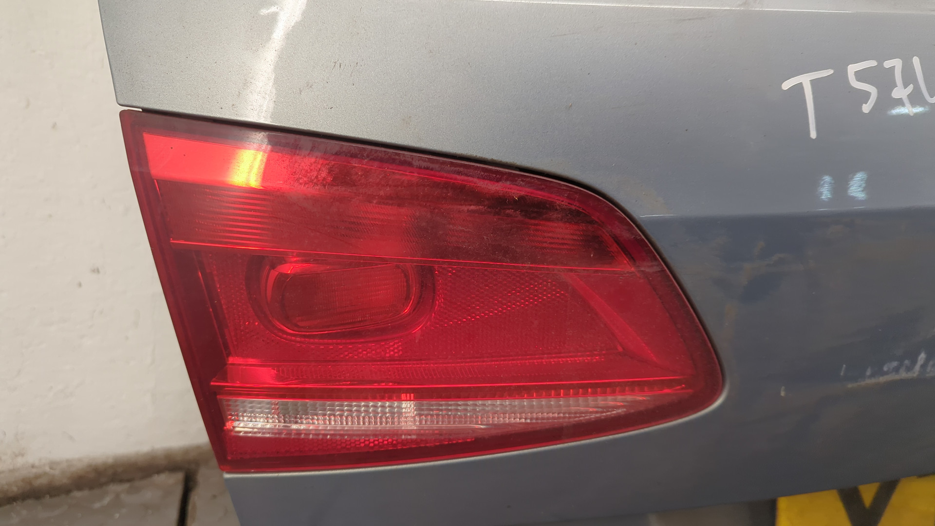 Дверь багажника