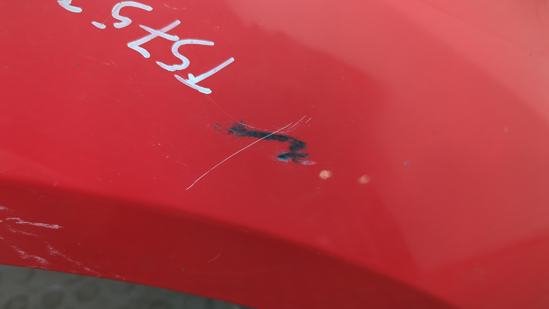 Крыло переднее правое