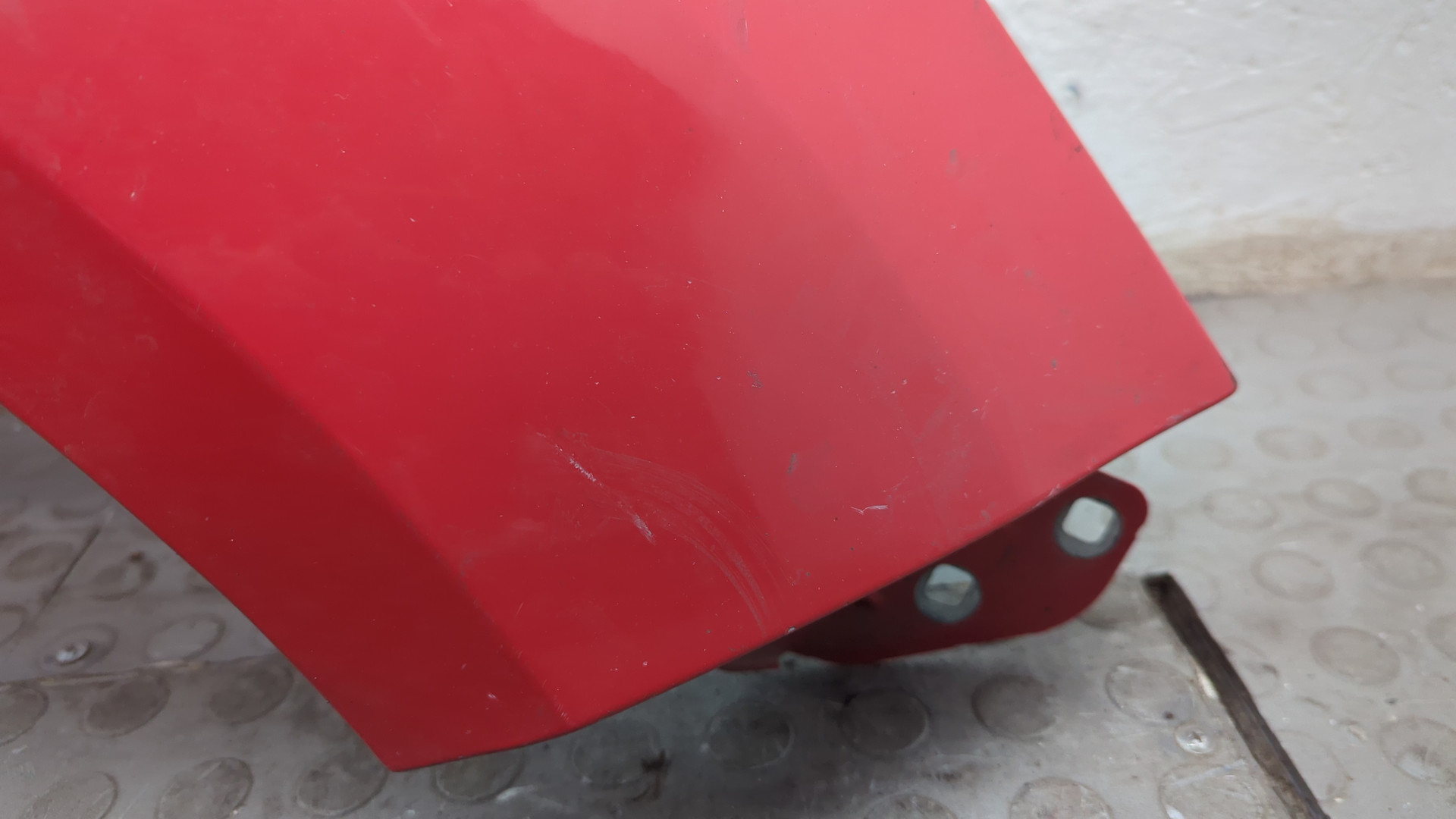 Крыло переднее правое